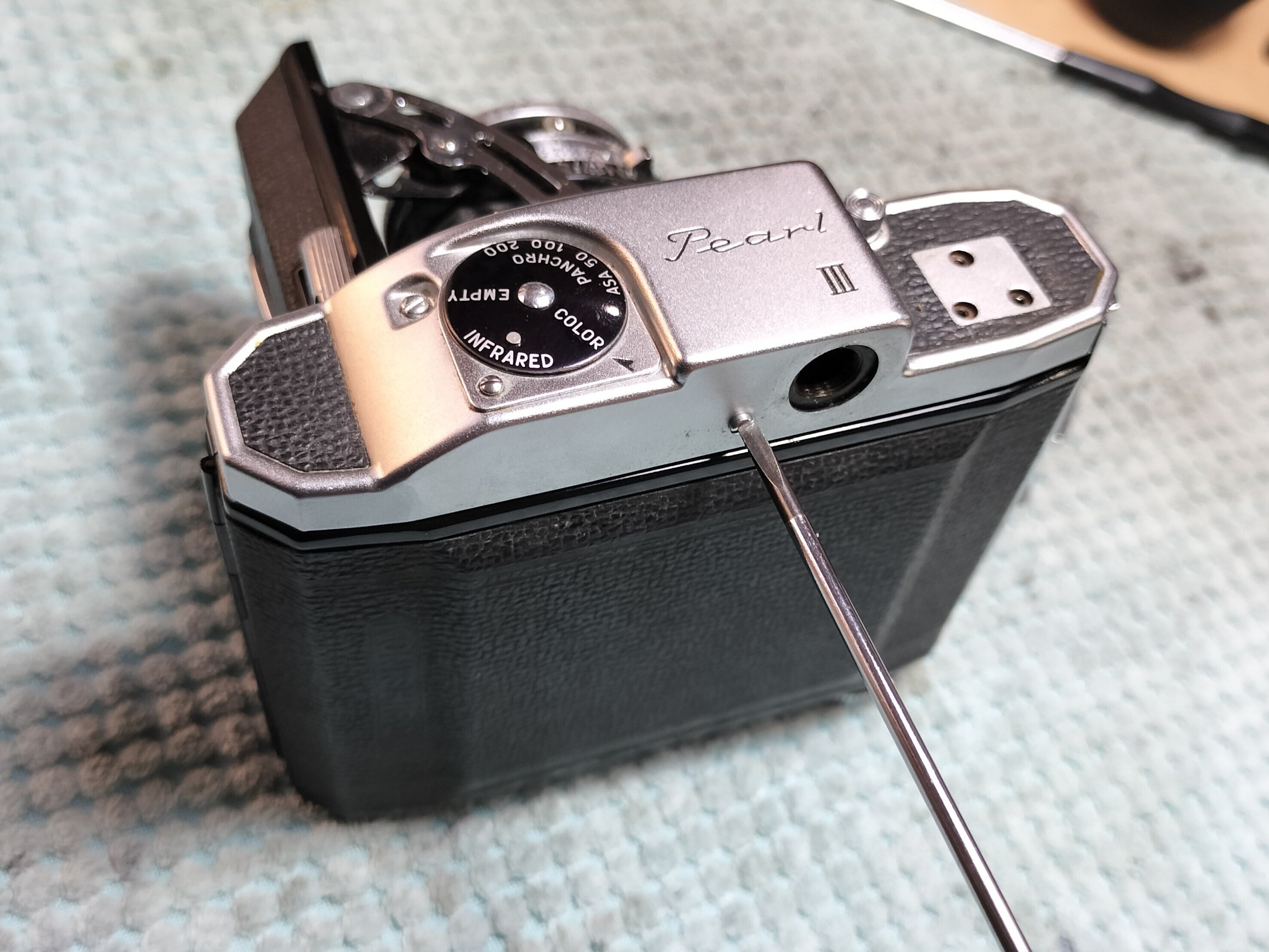 Konica Perl iiiの分解｜フィルムカメラ修理のアクアカメラ