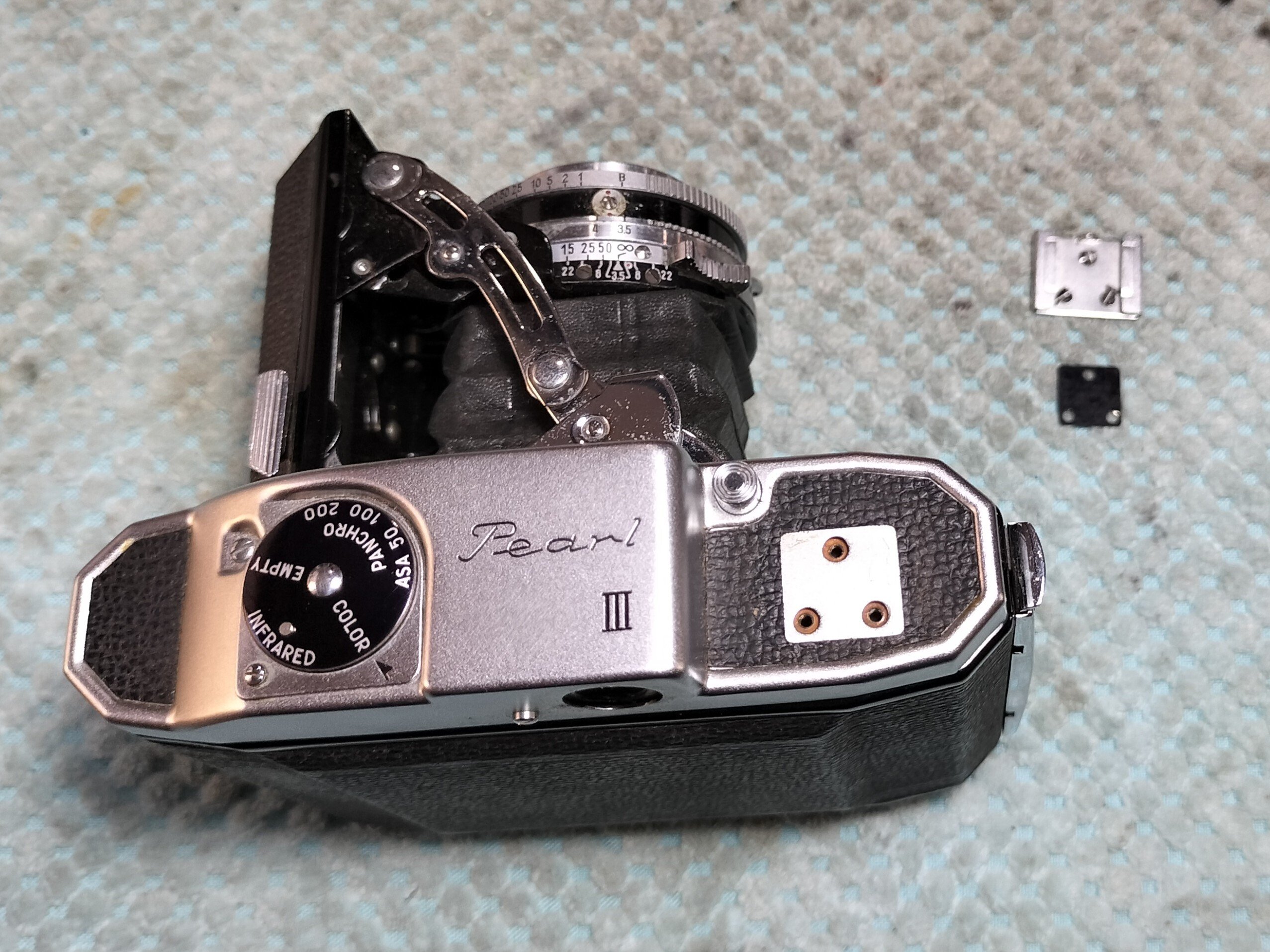 Konica Perl iiiの分解｜フィルムカメラ修理のアクアカメラ