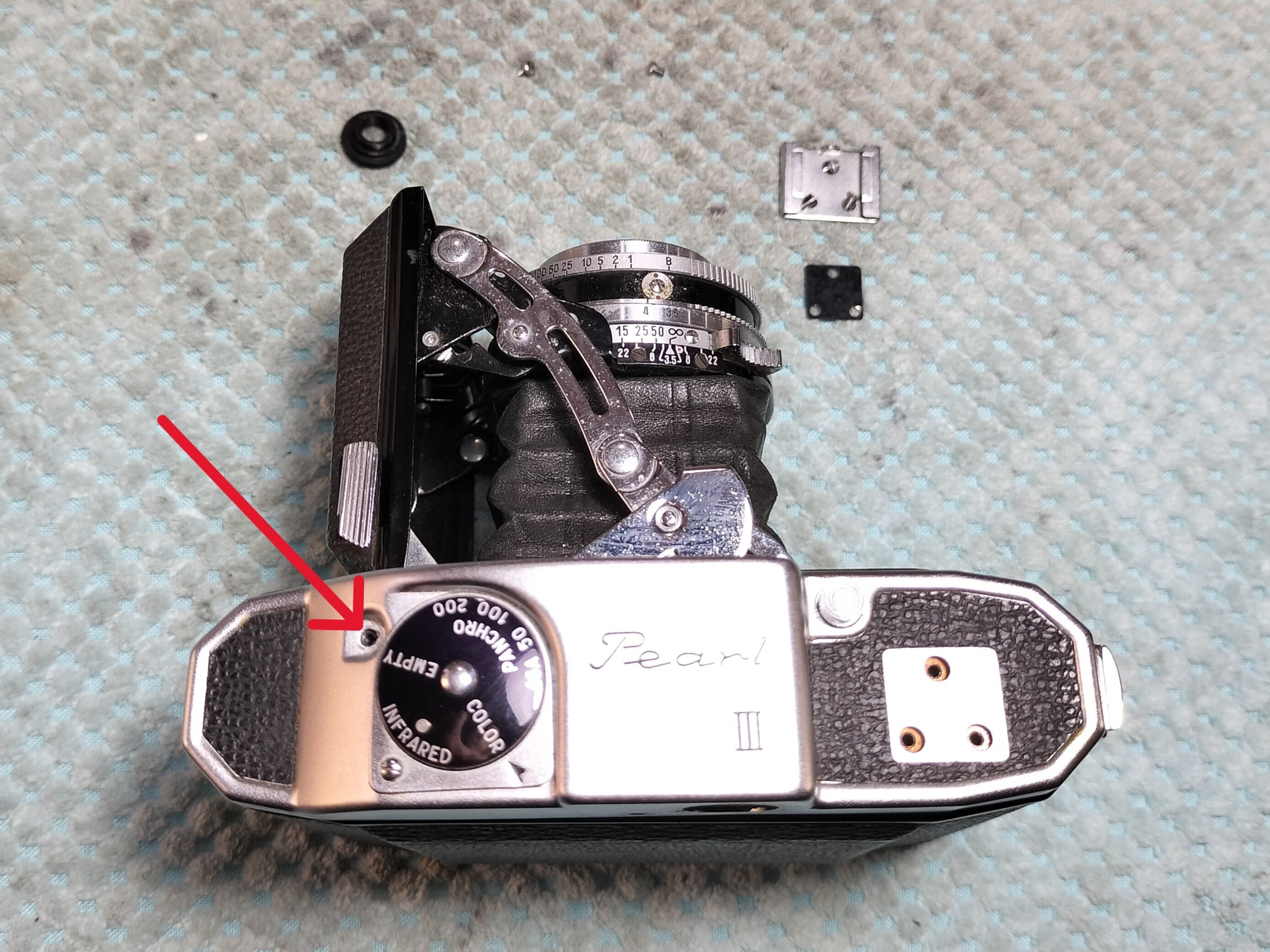 Konica Perl iiiの分解｜フィルムカメラ修理のアクアカメラ