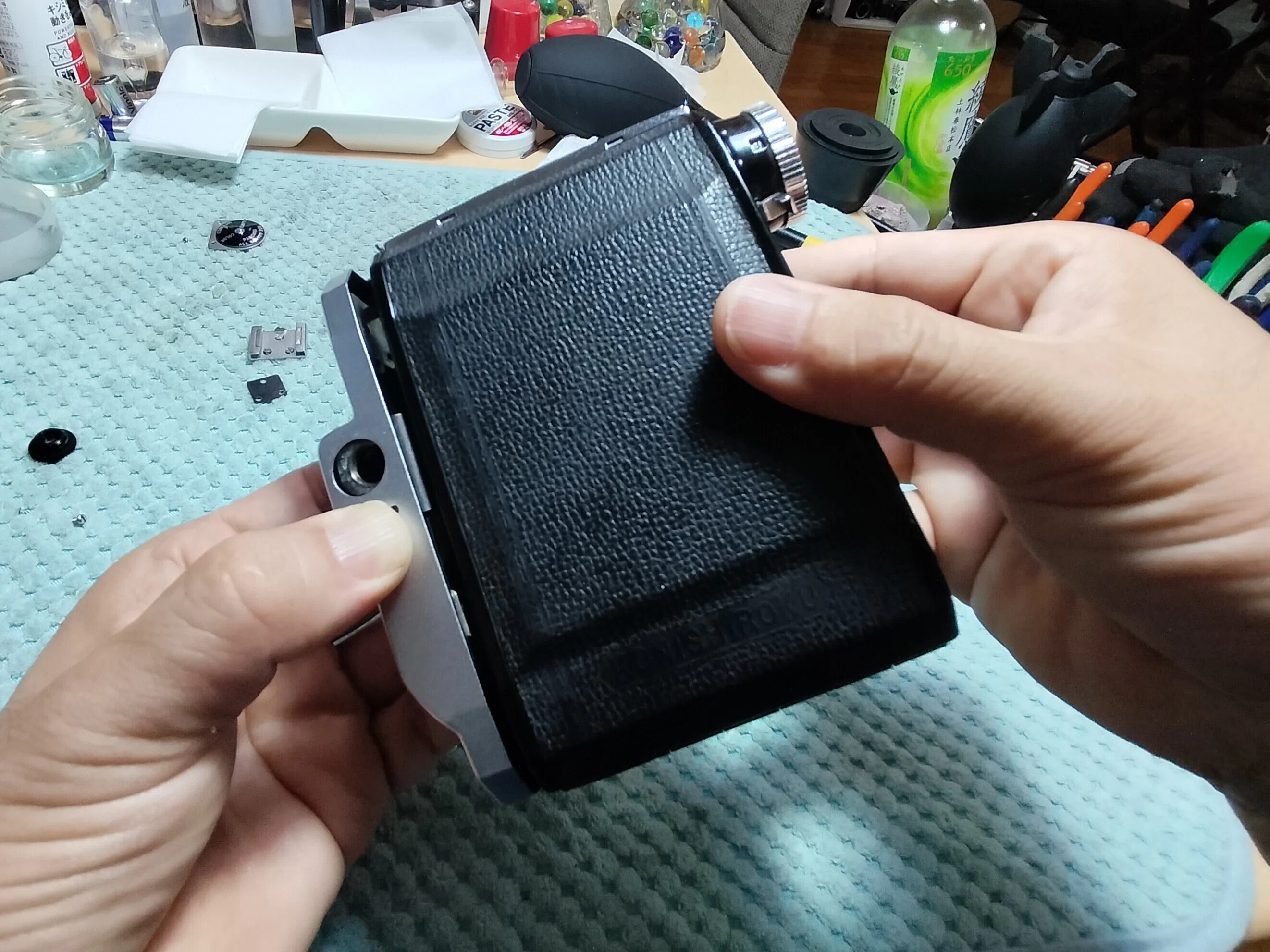 Disassembly of the Konica Pearl III｜フィルムカメラ修理のアクアカメラ