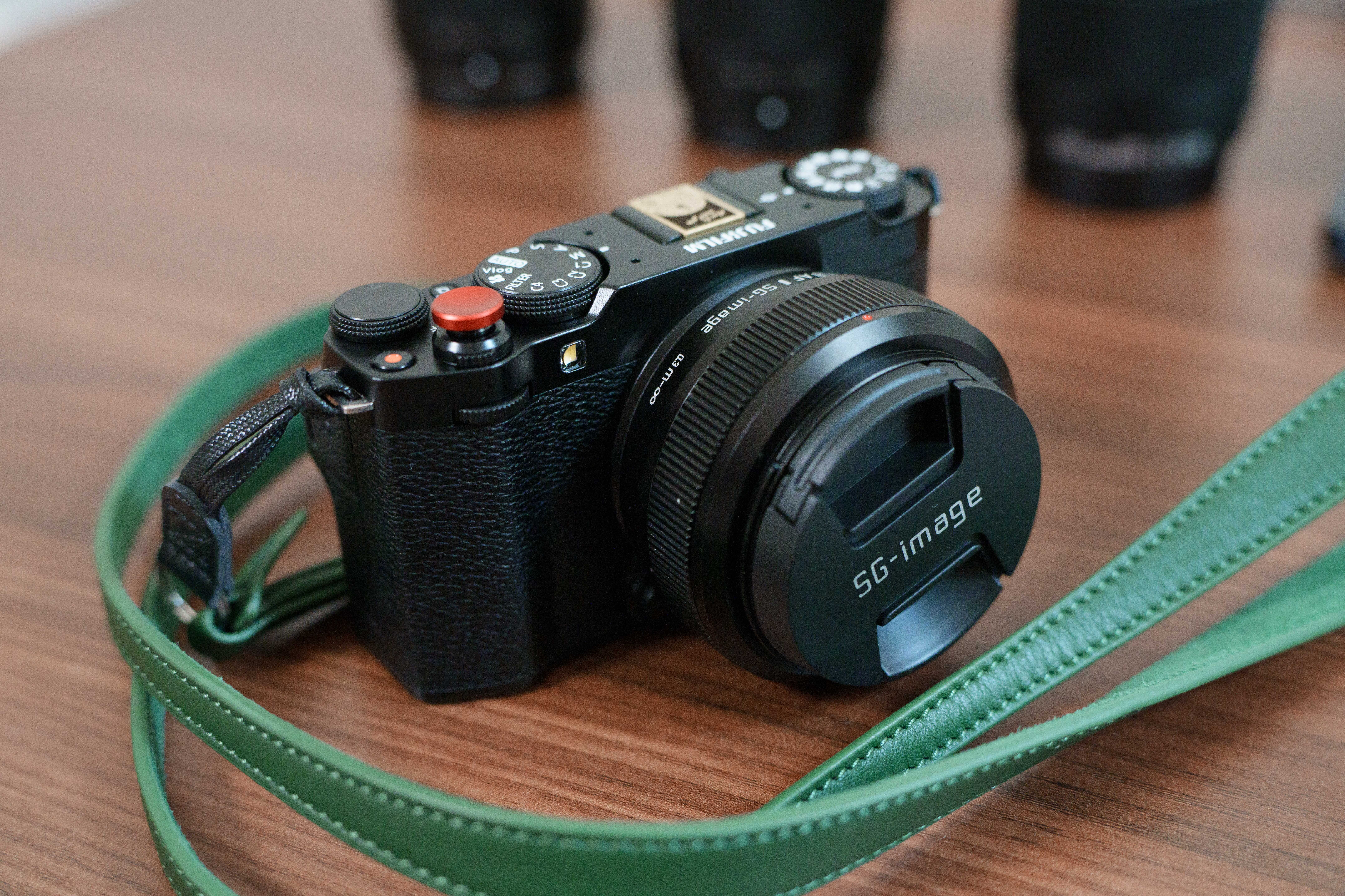 X-M5にピッタリなSG-image AF 25mm F1.8 外観レビュー（X-M5装着