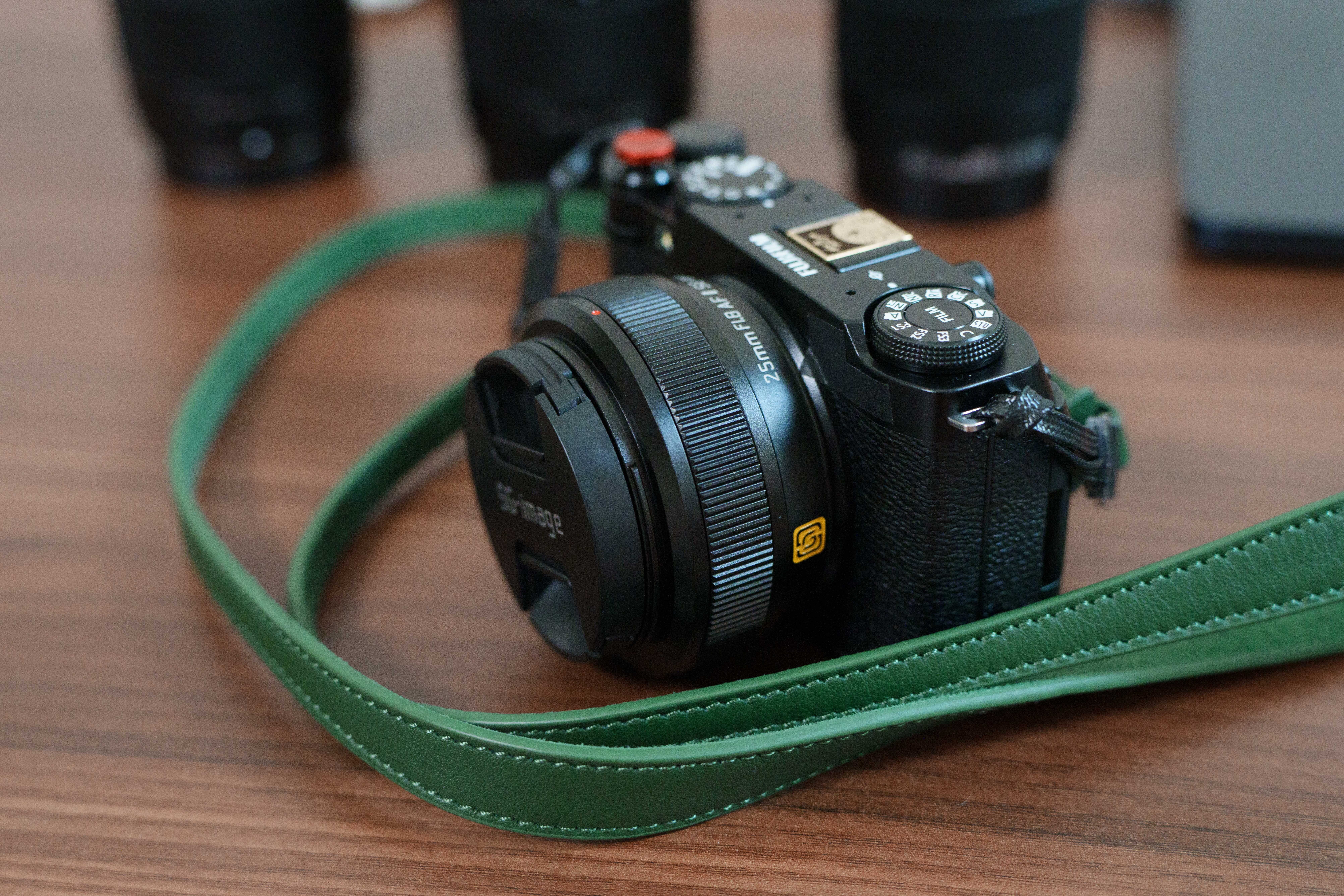 X-M5にピッタリなSG-image AF 25mm F1.8 外観レビュー（X-M5装着