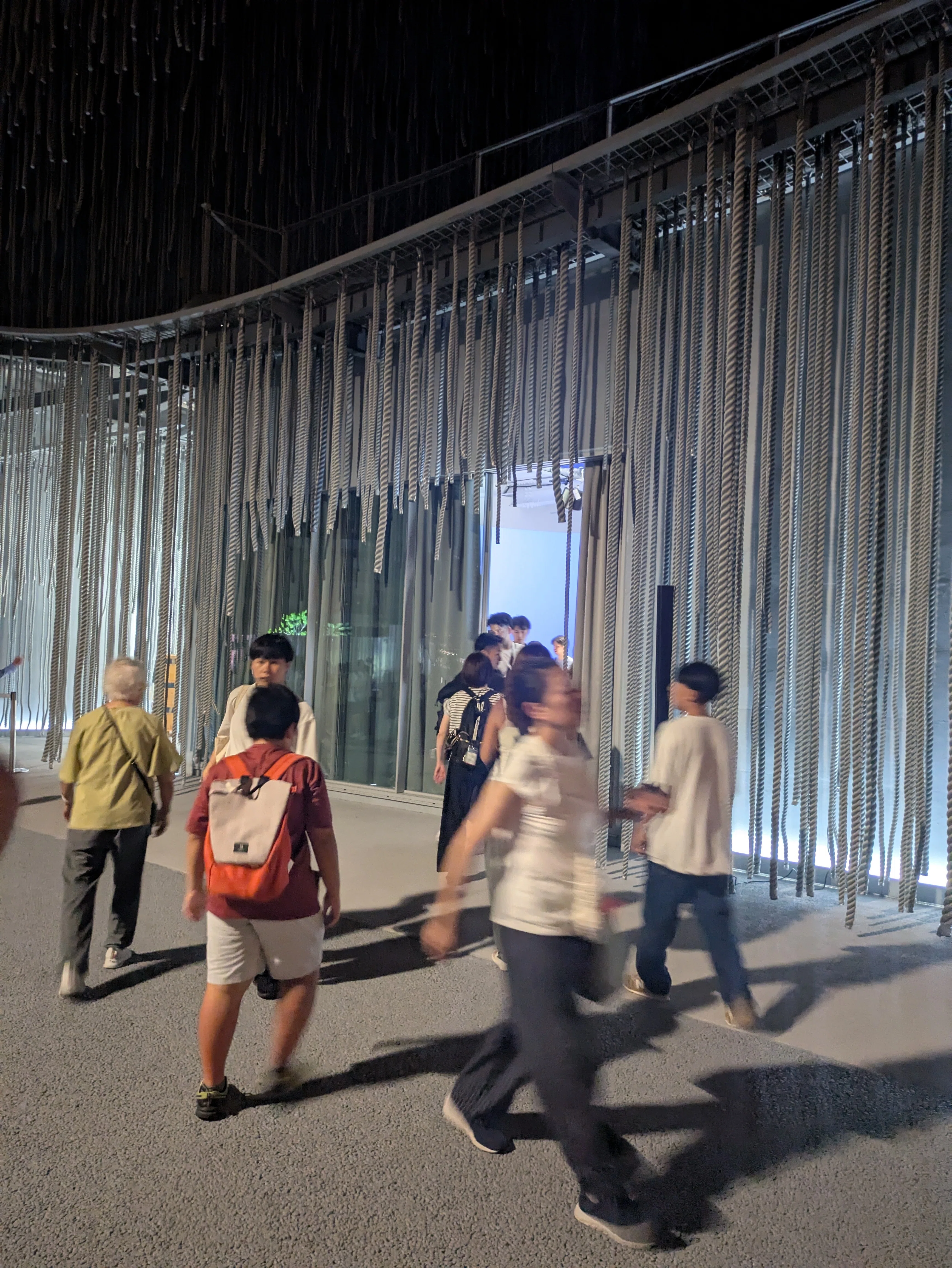ほぼオールナイト大阪万博2025、帰宅困難者が見た景色｜Makiko Nakanaka