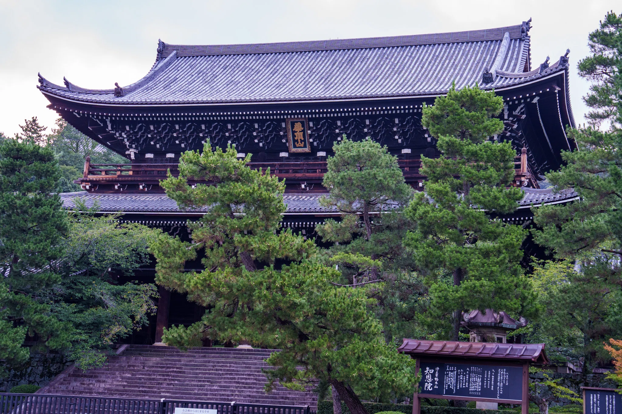 写真金閣寺 Tabi Photo Log】京都の朝散歩と煌びやかな金閣寺｜Xinn