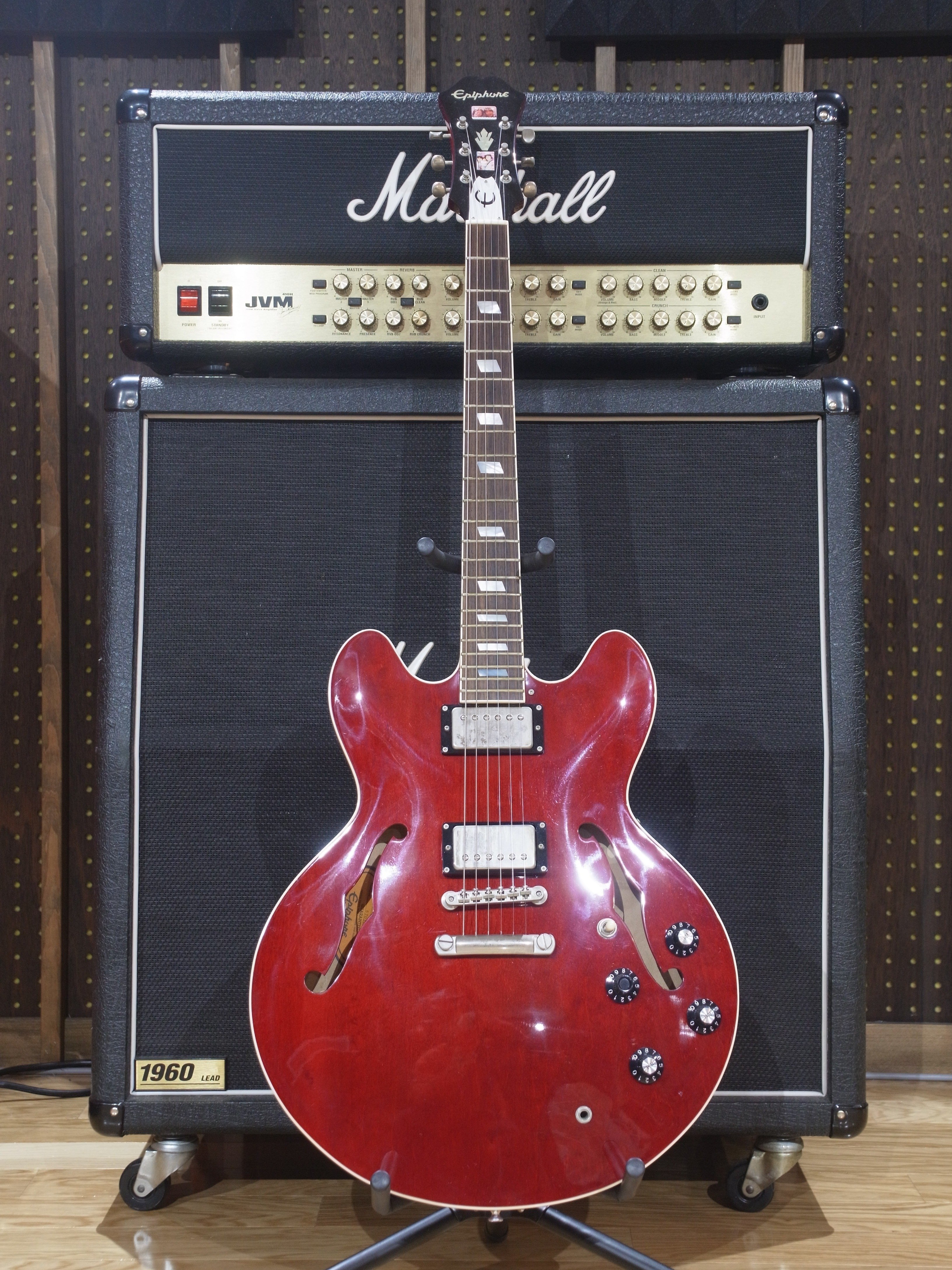 曽我君のギター：Epiphone RIVIERA。｜Charley Yang