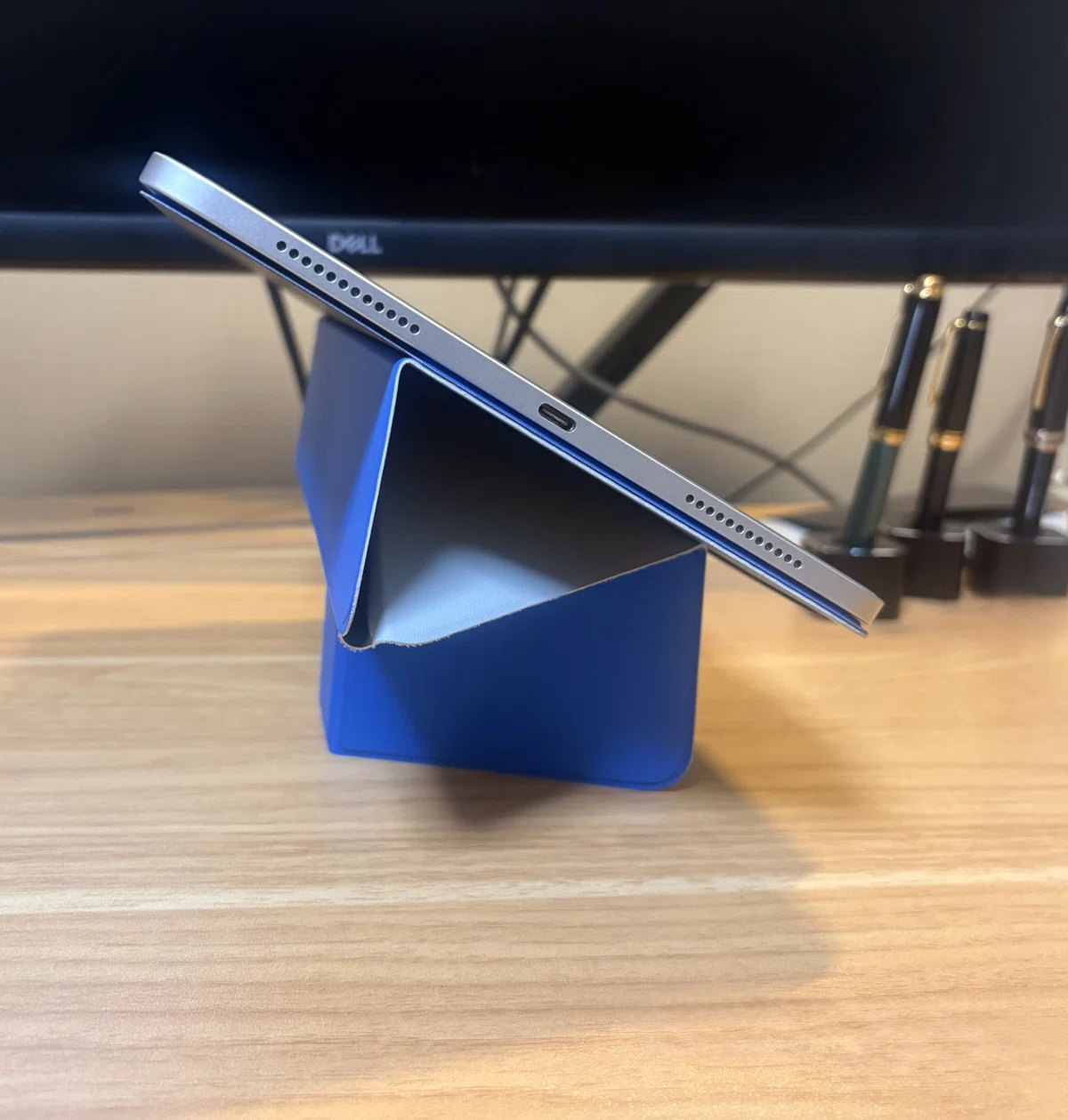 MOFT Dynamic Folio Hands-on Review: 'A Study in Freedom of Folding ...