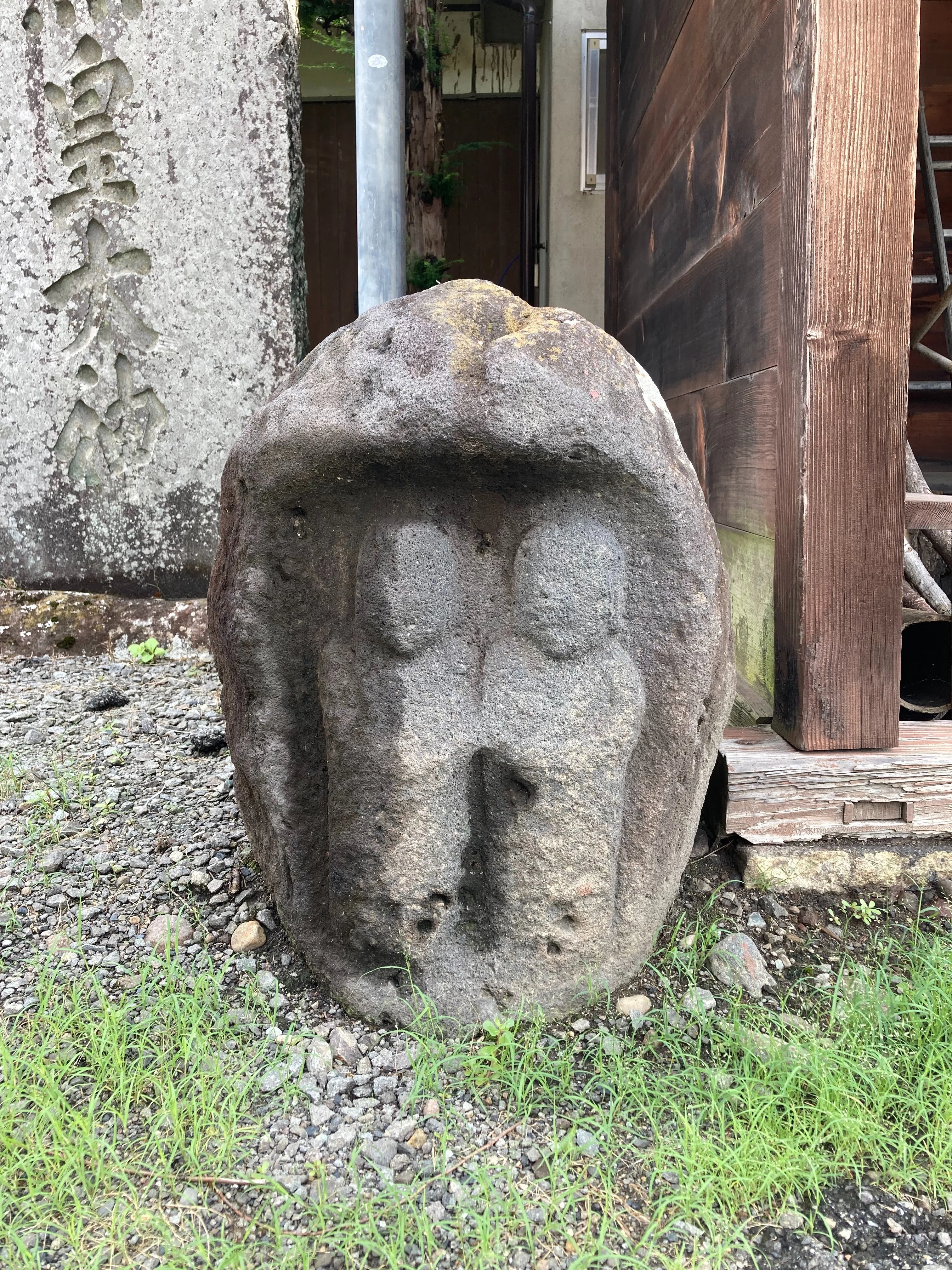 道祖神に導かれて──安曇野の偶然と出会い｜ツバメのめがね