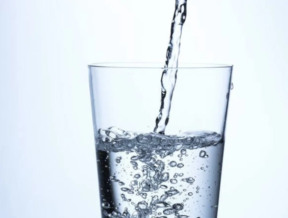 軟水と*硬水の違いは=水に含まれる~ミネラルや、カルシウム・マグネシウムの含有量の違い】(日本🇯🇵の水道水は、軟水ですから、御安心を)|Hiro
