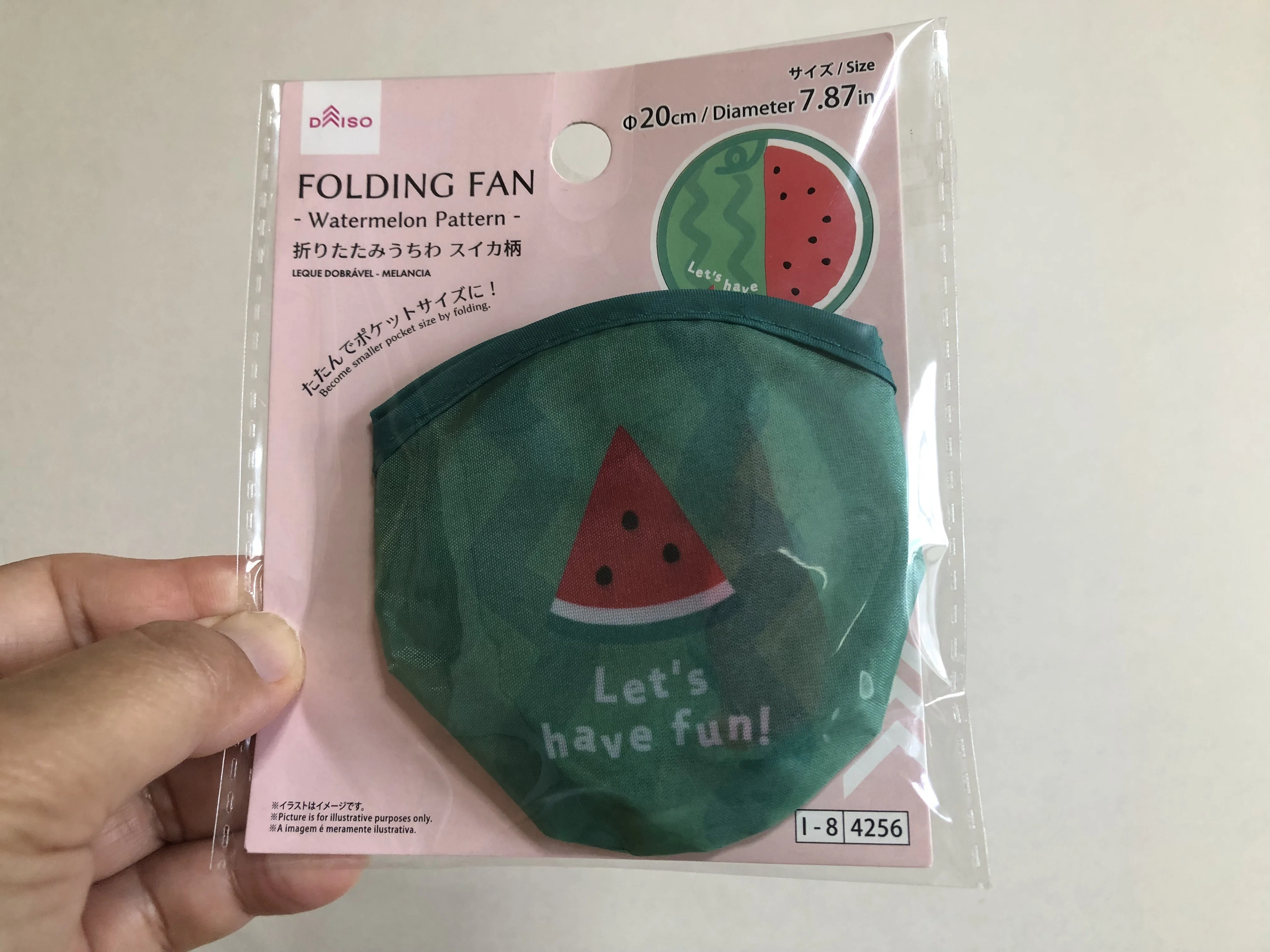 ダイソー《スイカ柄🍉うちわ》】ポケットサイズに折り畳める便利グッズ
