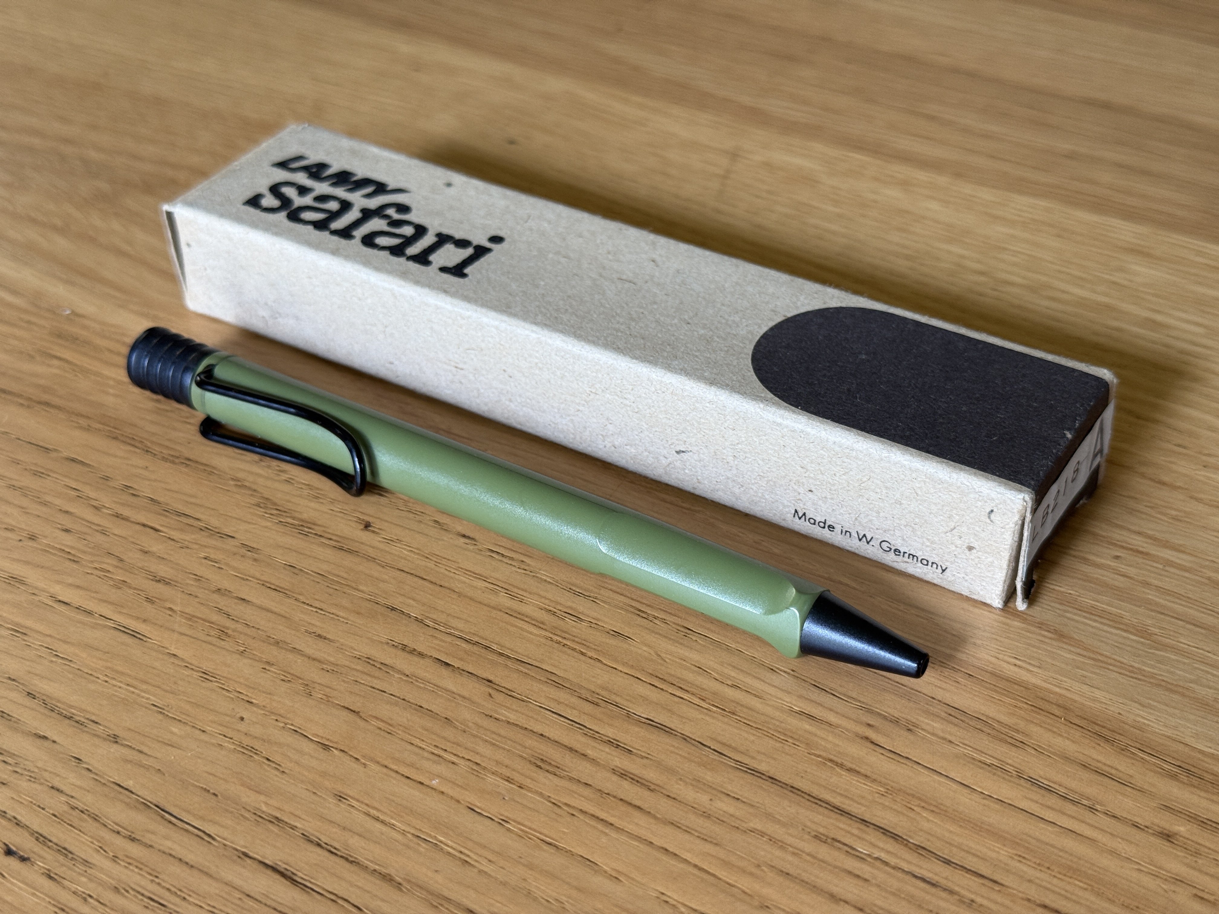 D.Gray-man 原画展 LAMY paper+safariセット  中央庁 ギフト】LAMY safari all black ncode & LAMY digital paper ギフト