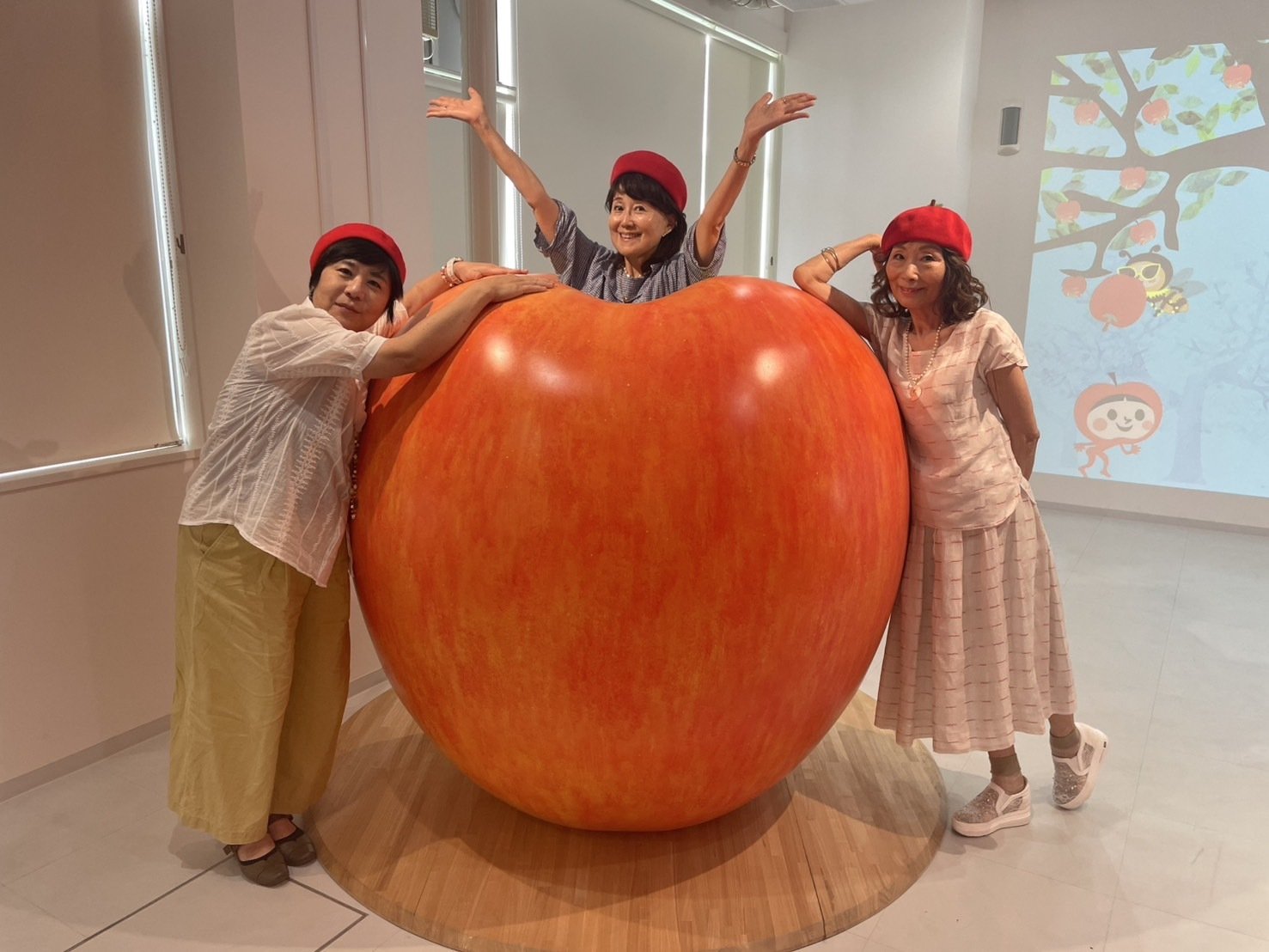 現代アート　イチハラヒロコ　【りんご機械】 藤崎町りんご力へ｜猫の時間しなじく