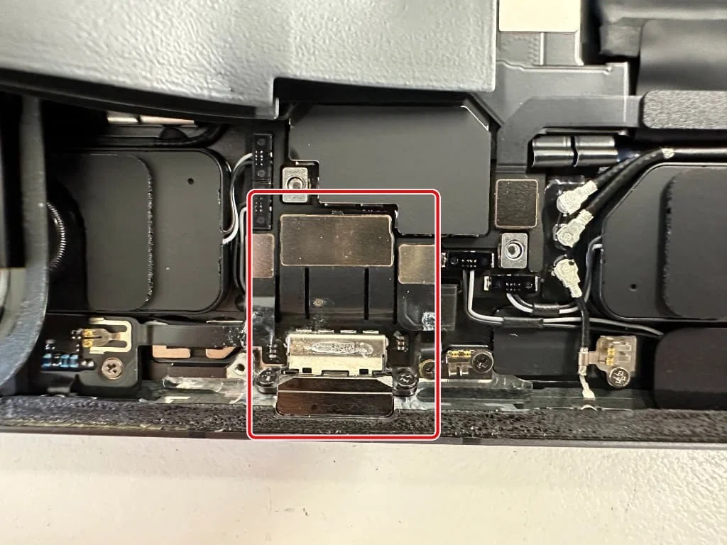 iPad Pro 11 M4 256GB 画面故障 電源OK 箱付 iPadPro11インチ第4世代の電源ボタン修理で押しても反応しない故障が