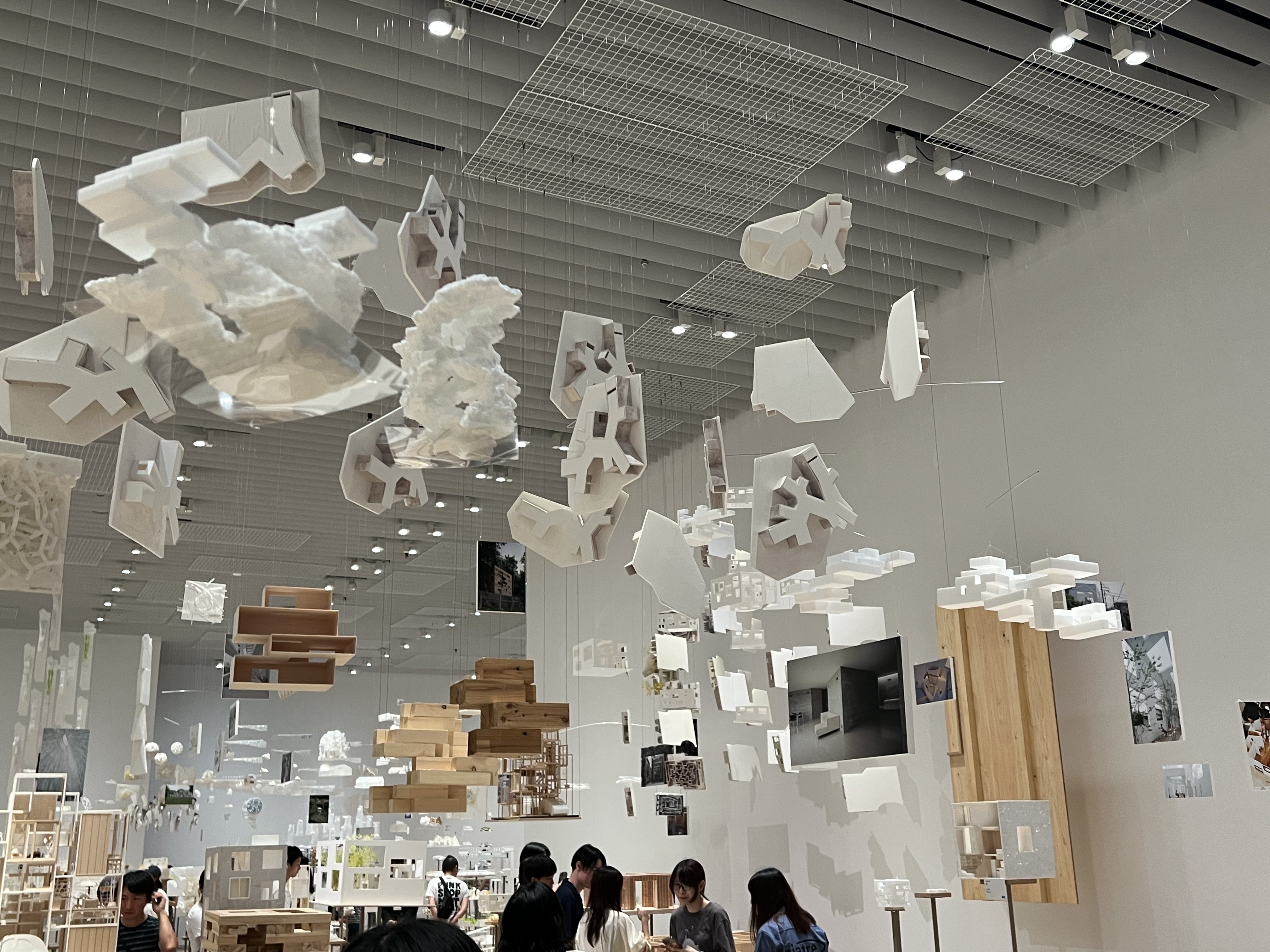 藤本壮介の建築 原初・未来・森｜Y.MURA/Generative Cubes