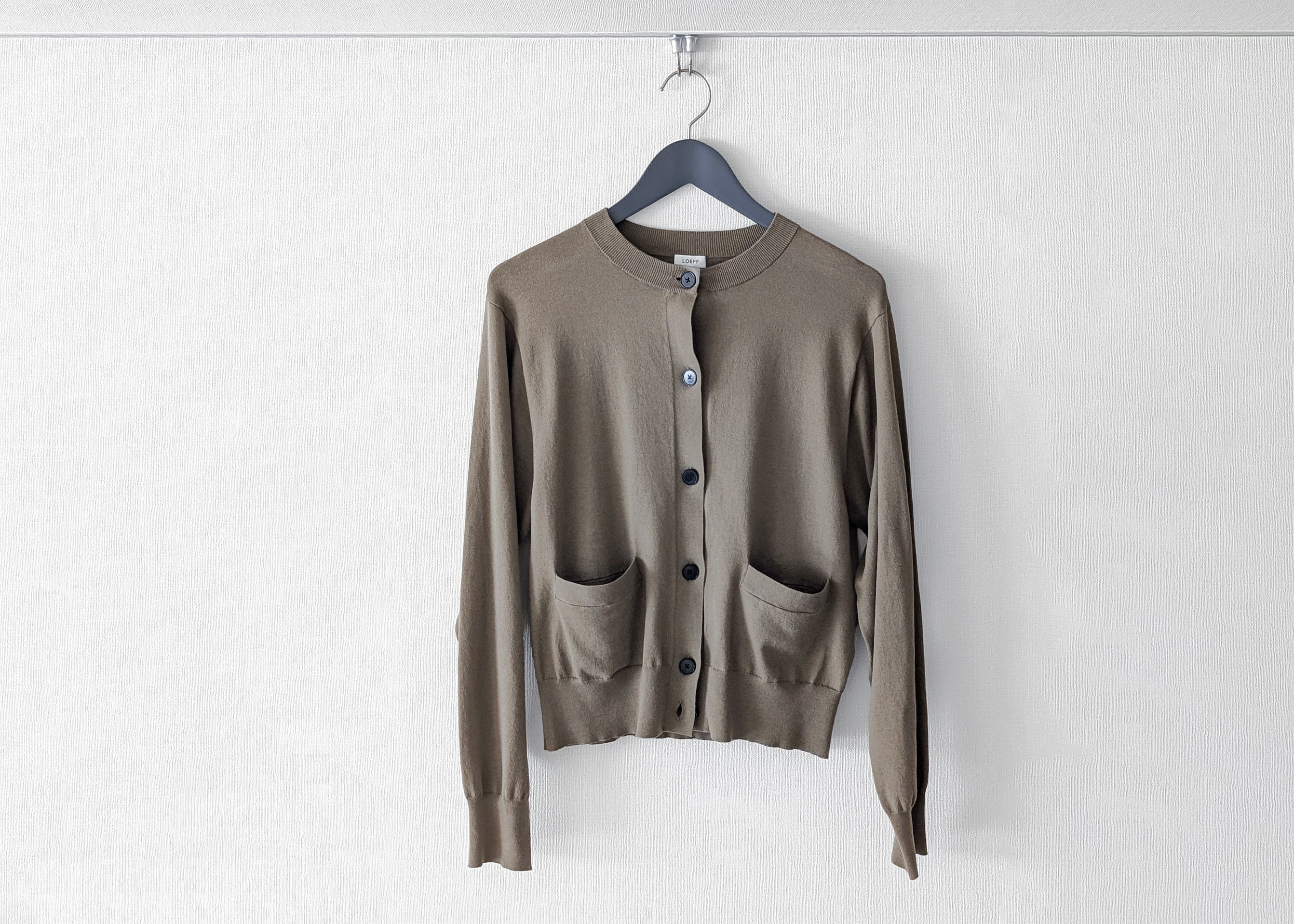 敏感肌でも快適！LOEFFハイゲージドルマンカーディガンの触感と着心地