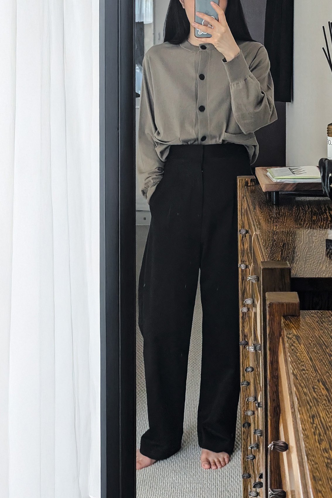 敏感肌でも快適！LOEFFハイゲージドルマンカーディガンの触感と着心地