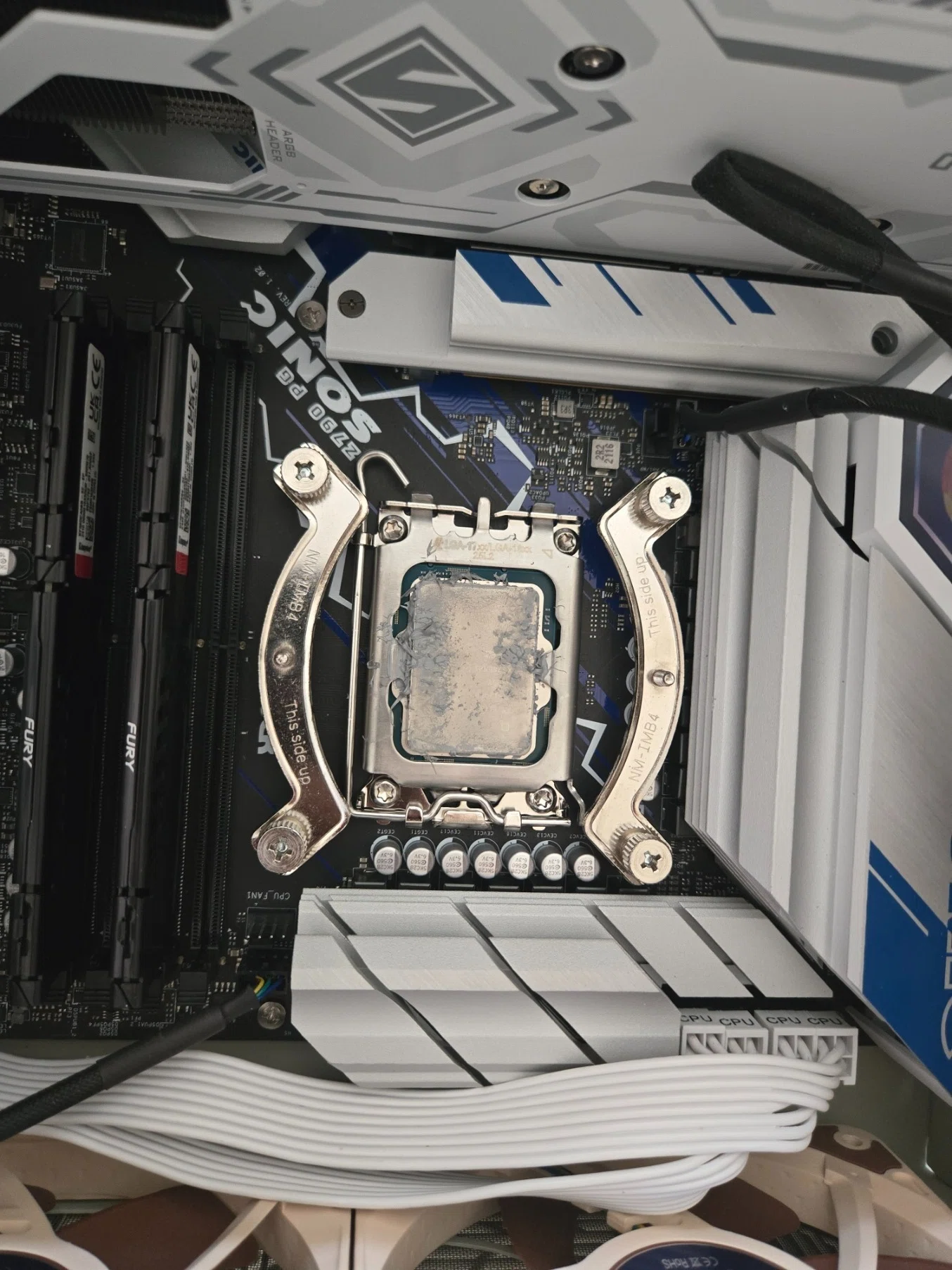 Noctua NH-C14SでCore i9 14900Kは冷えるのか？39℃の部屋でベンチを