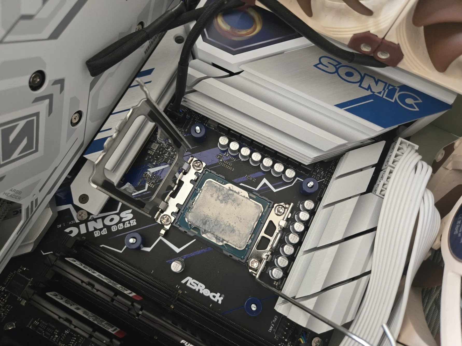 Noctua NH-C14SでCore i9 14900Kは冷えるのか？39℃の部屋でベンチを