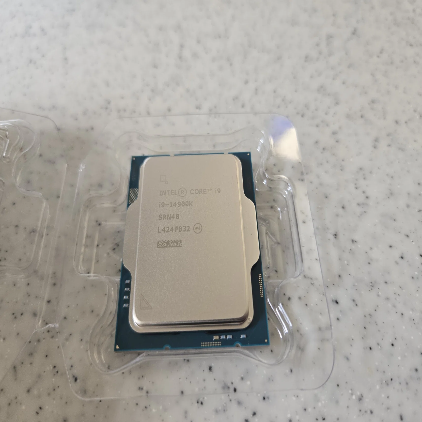 Noctua NH-C14SでCore i9 14900Kは冷えるのか？39℃の部屋でベンチを 