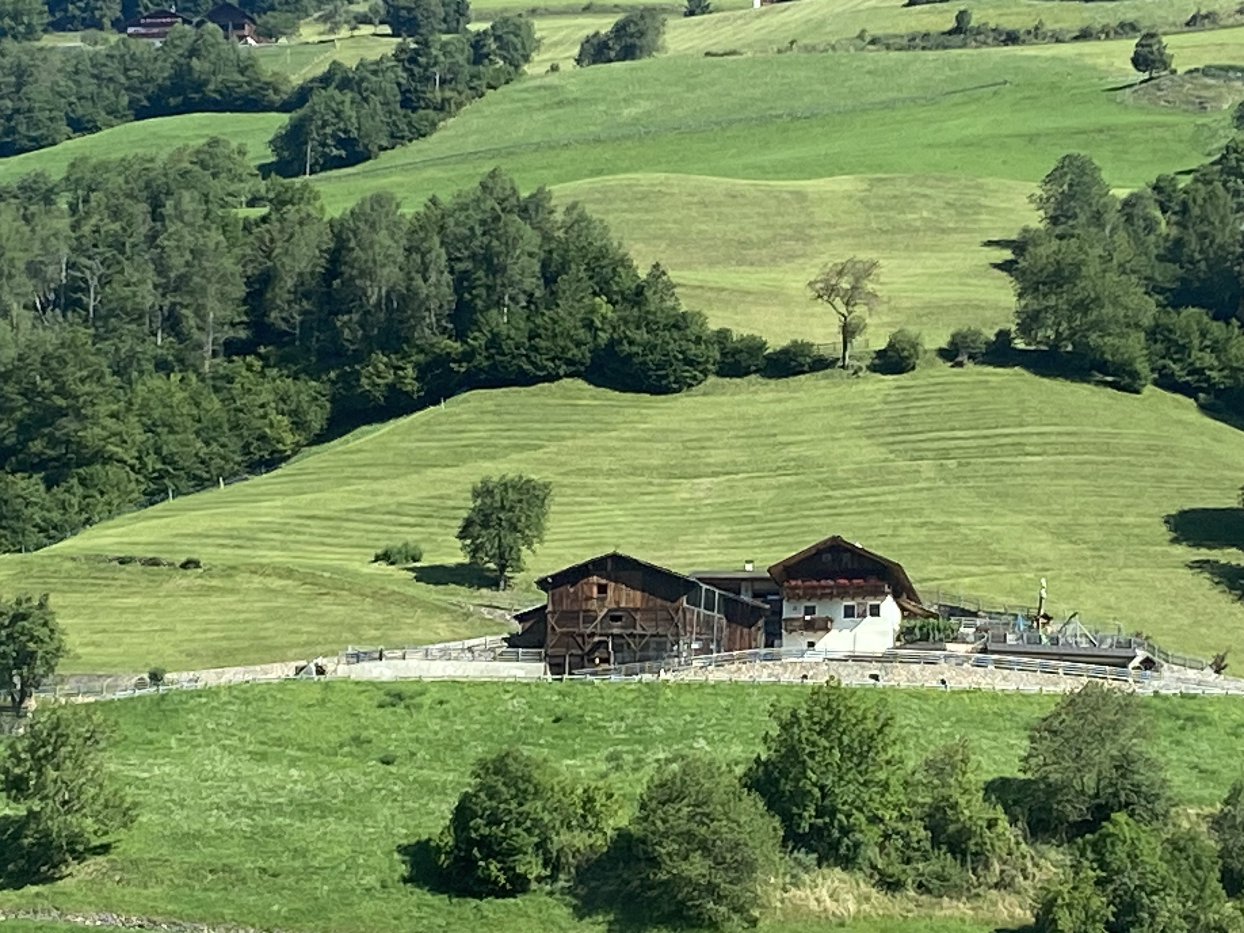 美しき牧草地帯の謎〜オーストリア、イタリア、スイス山岳地帯の旅