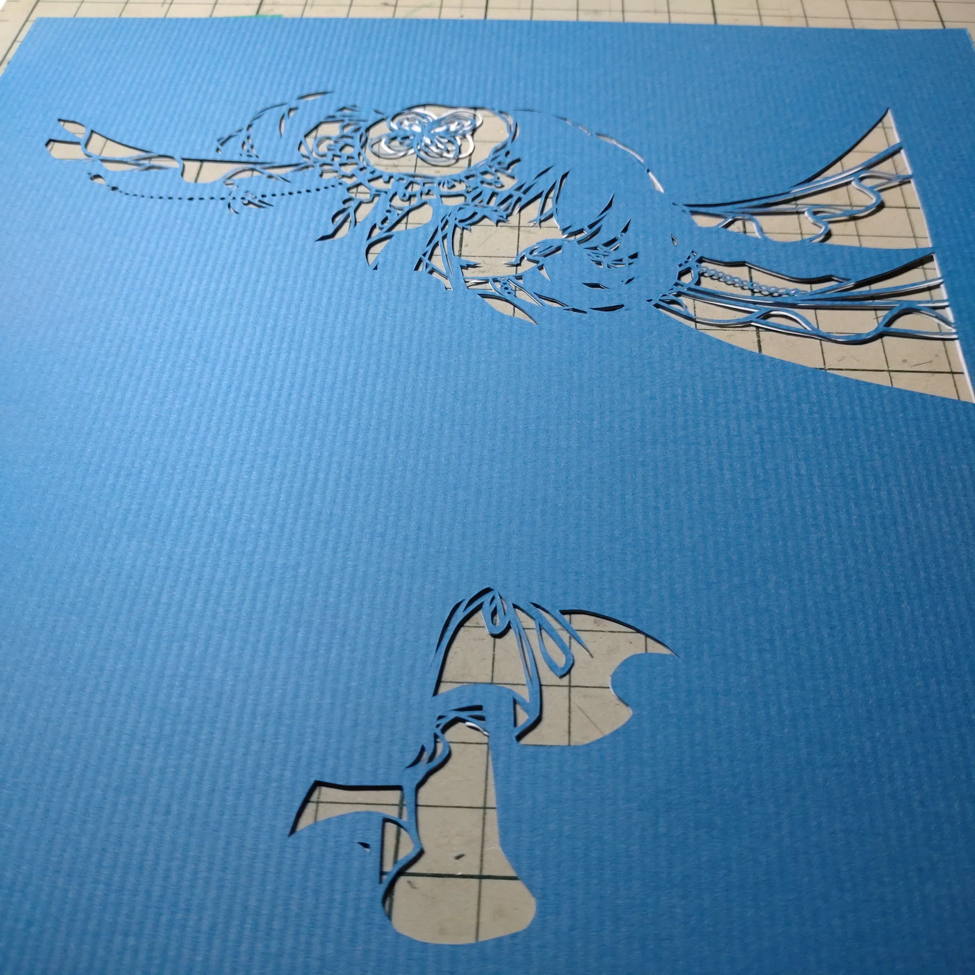 切り絵で海月ちゃんを描く｜はちた