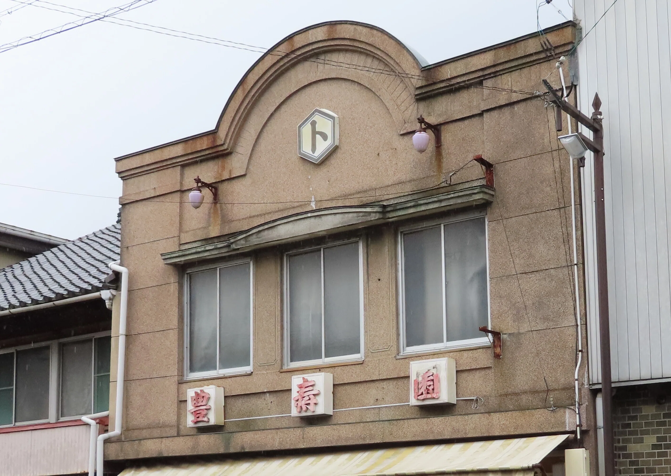 看板建築の様式を見る【戦前】｜昭和を知らない男のレトロスポット探訪記