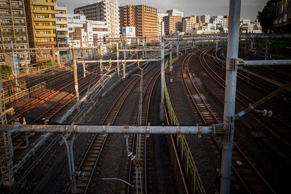 【写真】陸橋付近から2025.8鶯谷駅付近|山田寛丈