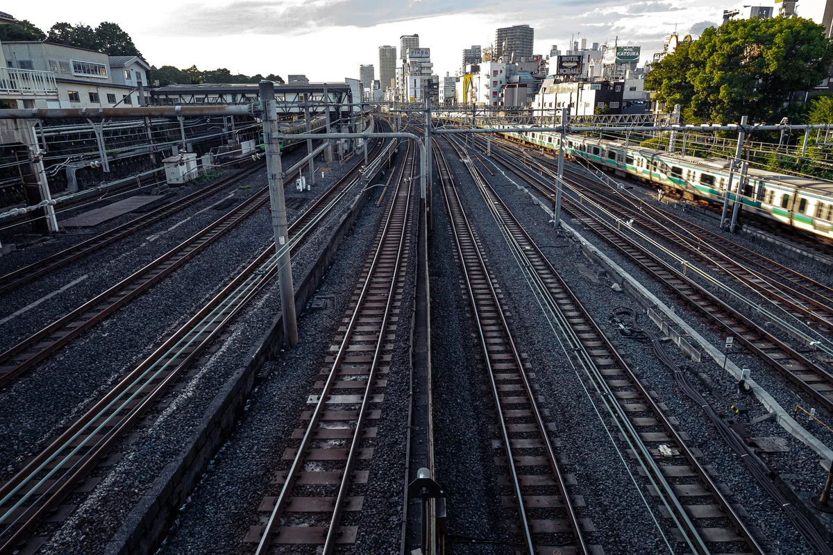 【写真】陸橋付近から2025.8鶯谷駅付近|山田寛丈