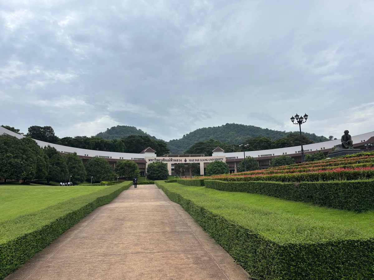 メー ファール アン 大学