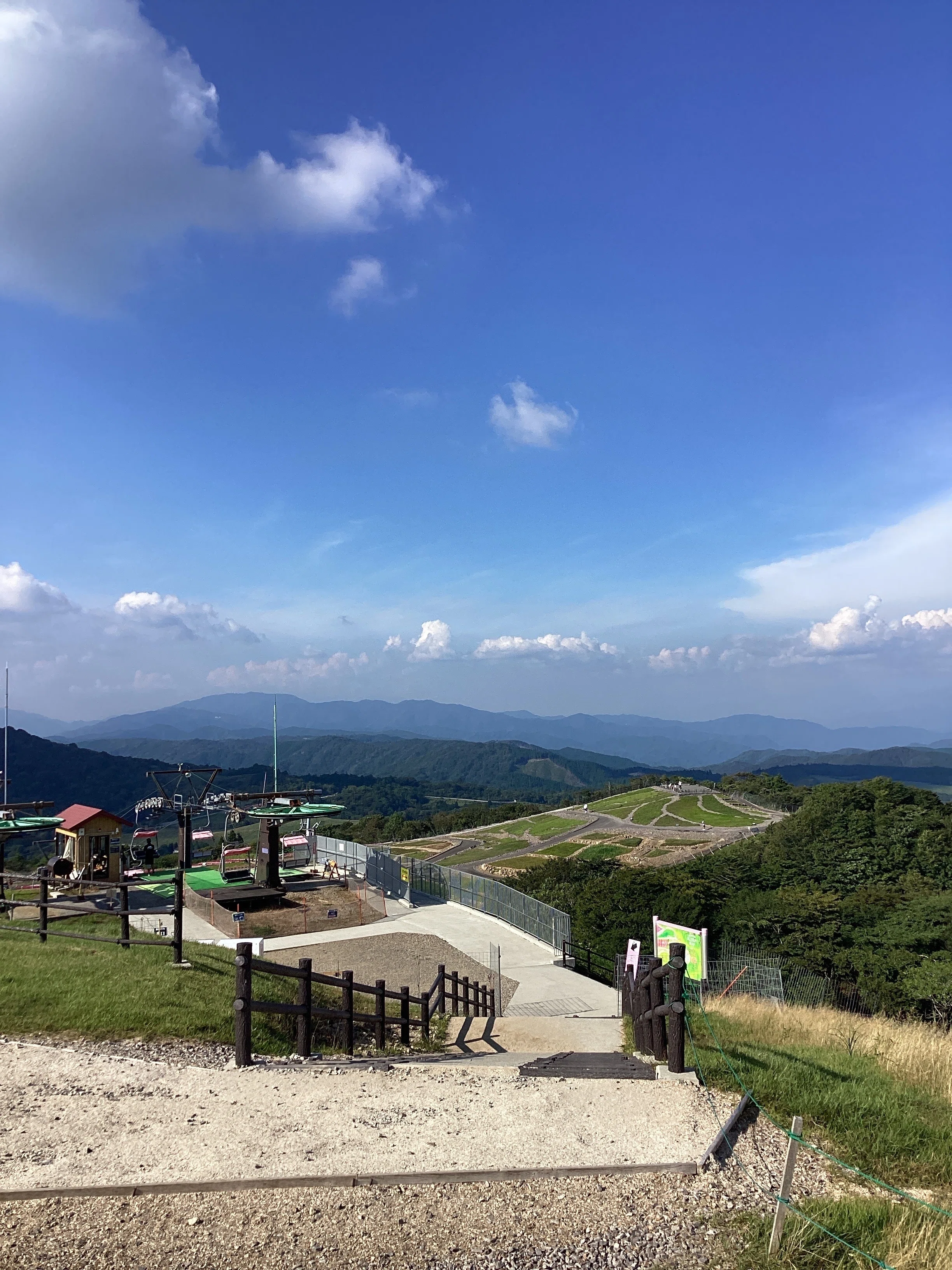 今日の営業も茶臼山高原｜かふぇ渋沢