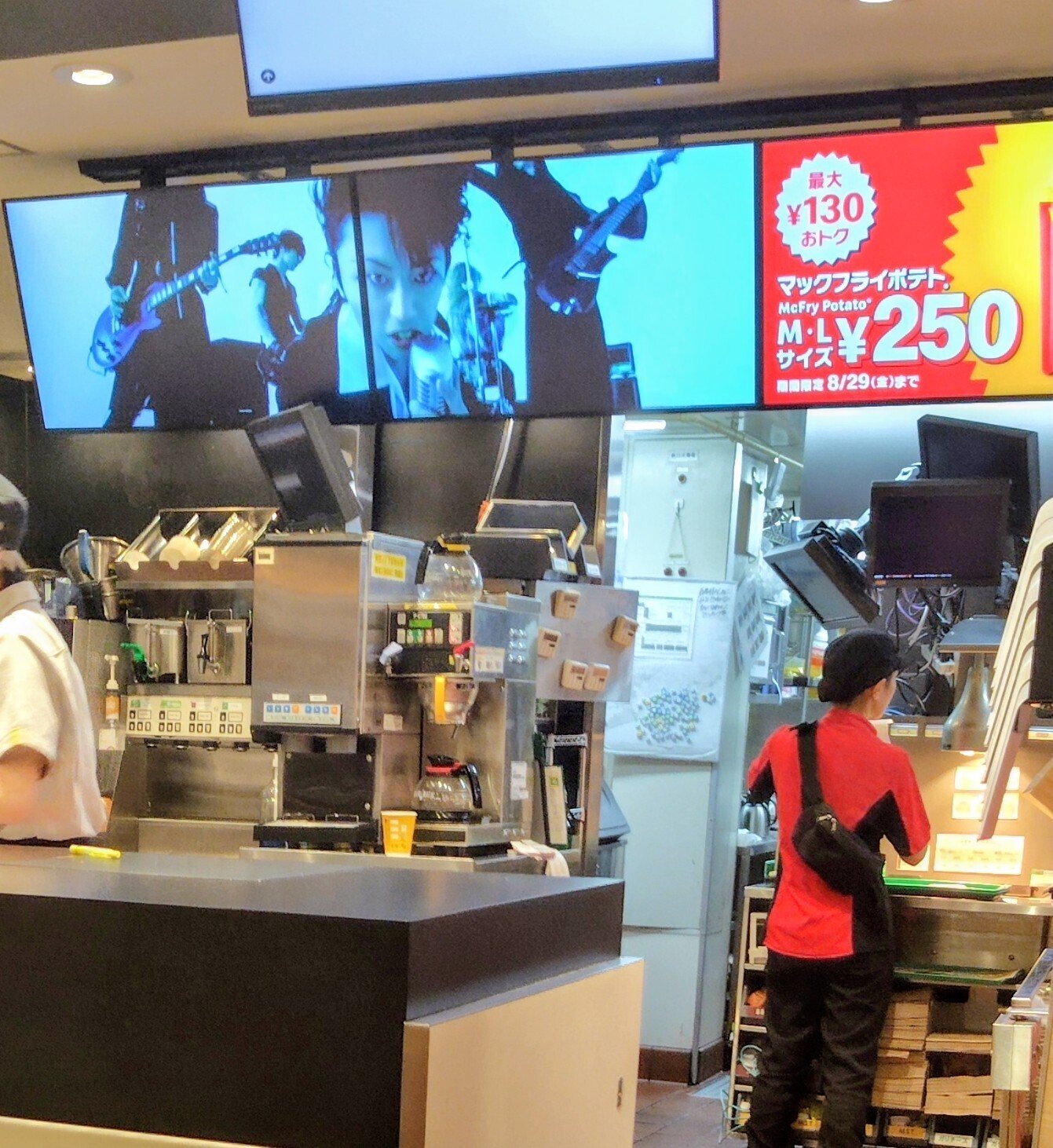 LUNA SEA × マクドナルド、ROSIERが繋ぐ特別な2週間｜黒服とジャージと冷麺