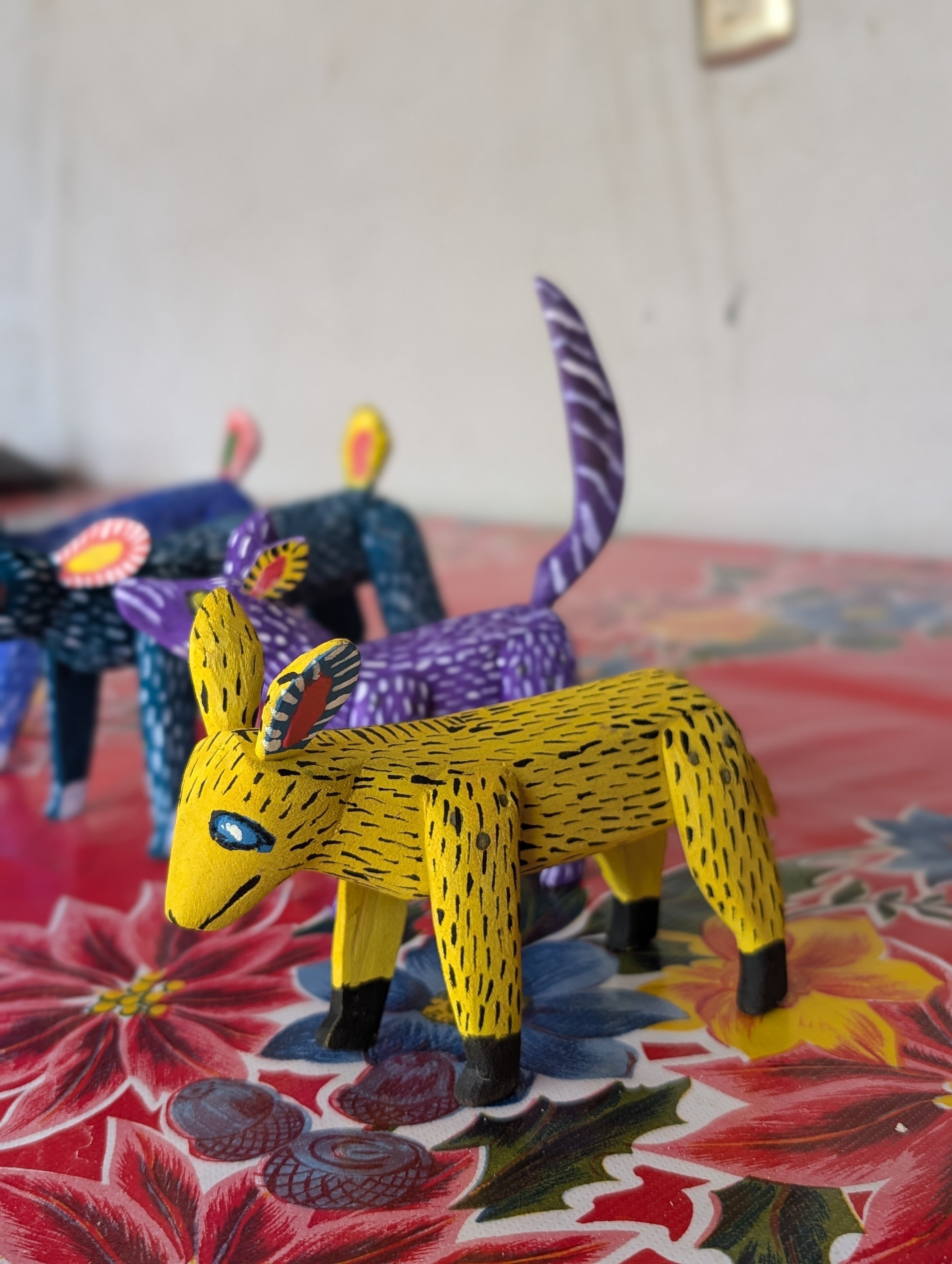 サンティアゴファミリーの木彫り動物(オアハカン・ウッドカーヴィング