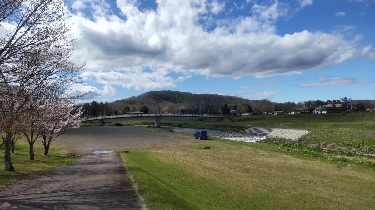 鶴居村 茂雪裡川右岸の河川敷の写真