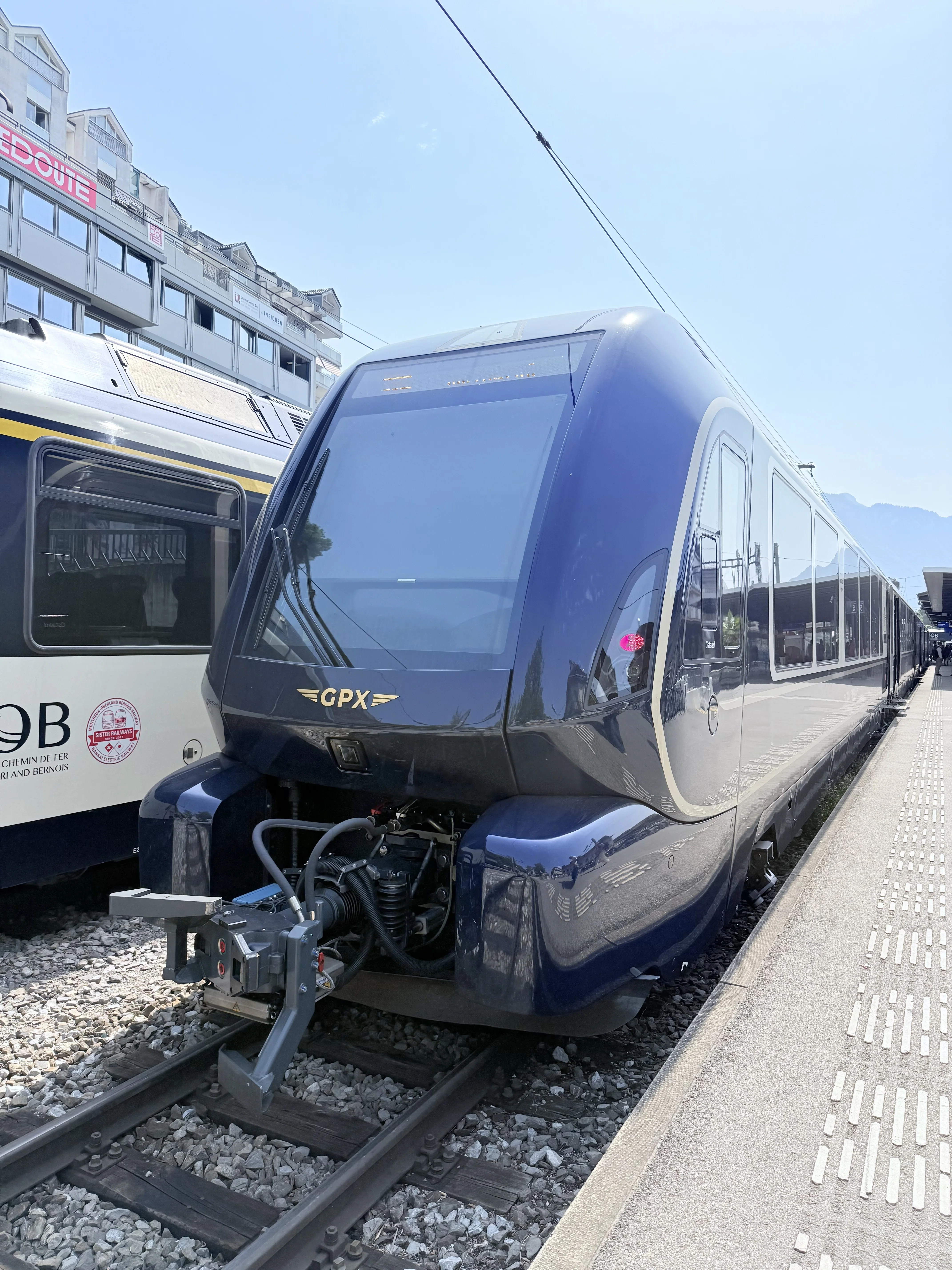 スイス🇨🇭パノラマ列車 ゴールデン・パスでモントルーからインタ