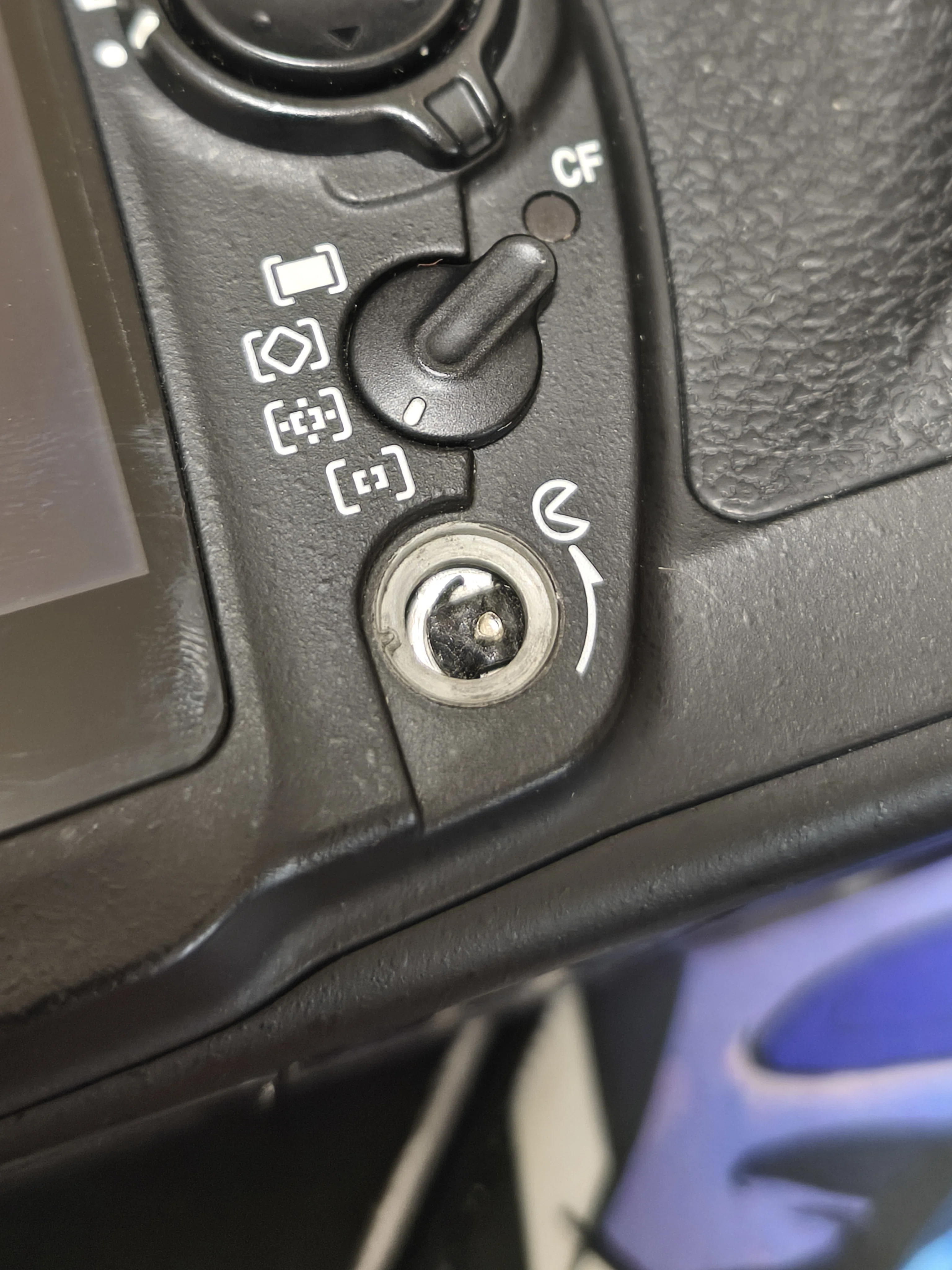 嗚呼マウントが増えた！！！！！ニコン D200を購入｜utsusemigadgets