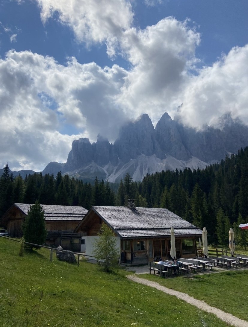 美しき牧草地帯の謎〜オーストリア、イタリア、スイス山岳地帯の旅