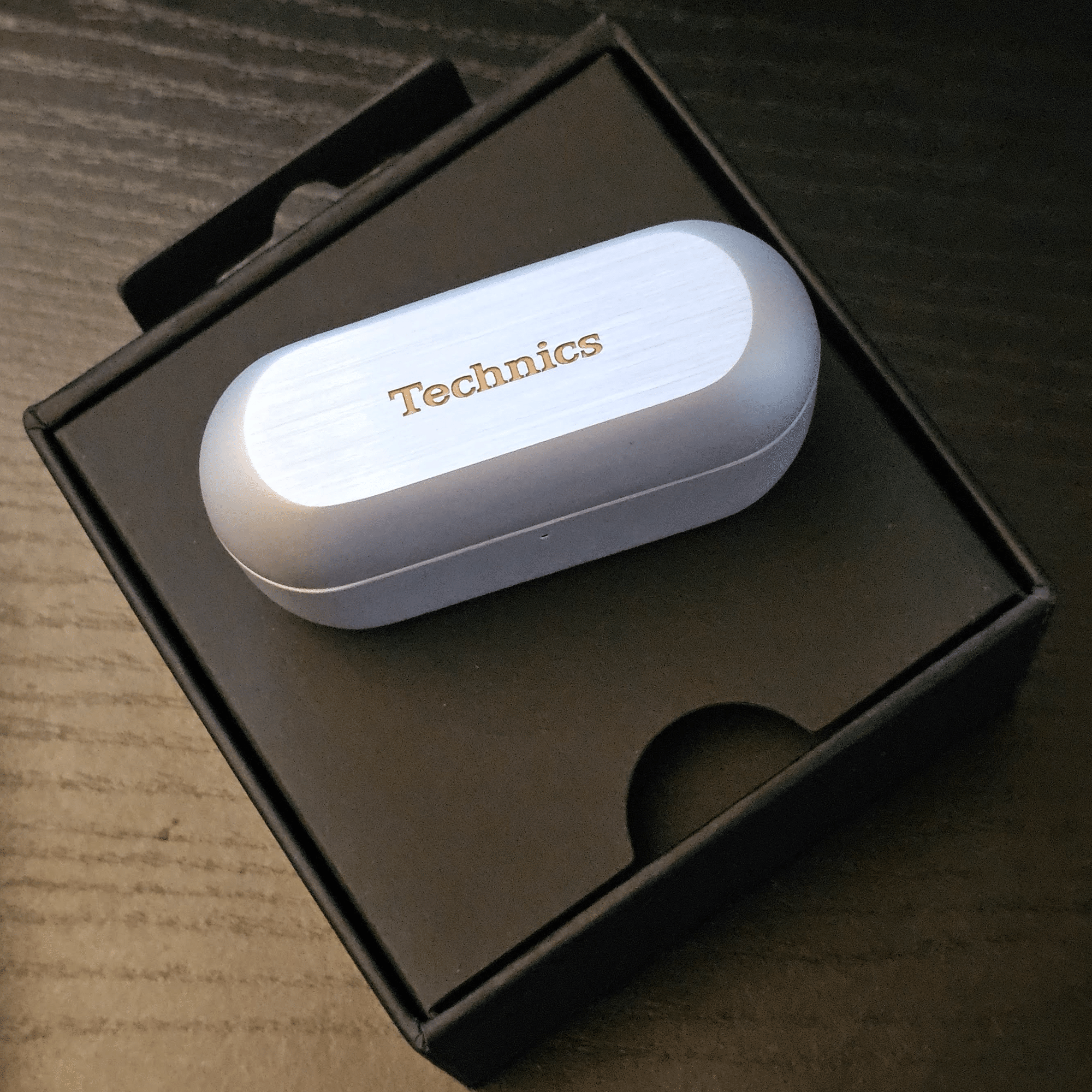 雑記】田町駅でイヤホンが暴走するので買い替えた話｜しもだん