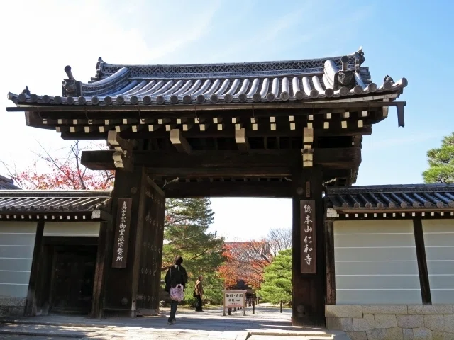 0476 国宝の本堂、京都を代表する庭と桜の名所「仁和寺」（京都府
