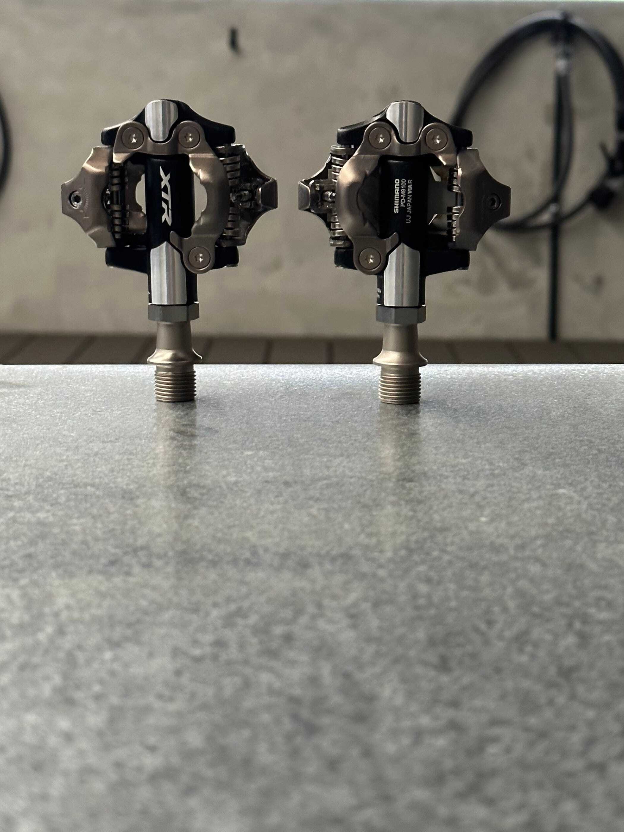 SHIMANO(シマノ)BR-R9270-R L03A w/Fin フラットM T25 HYD SHIMANO(シマノ)BR-R9270-F L03A Rpad w⁄Fin フラットM HYD