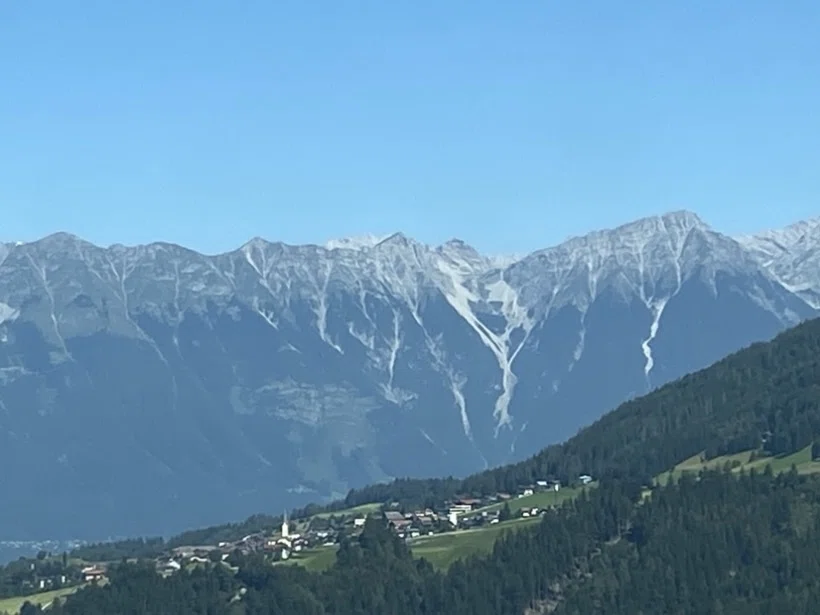 美しき牧草地帯の謎〜オーストリア、イタリア、スイス山岳地帯の旅