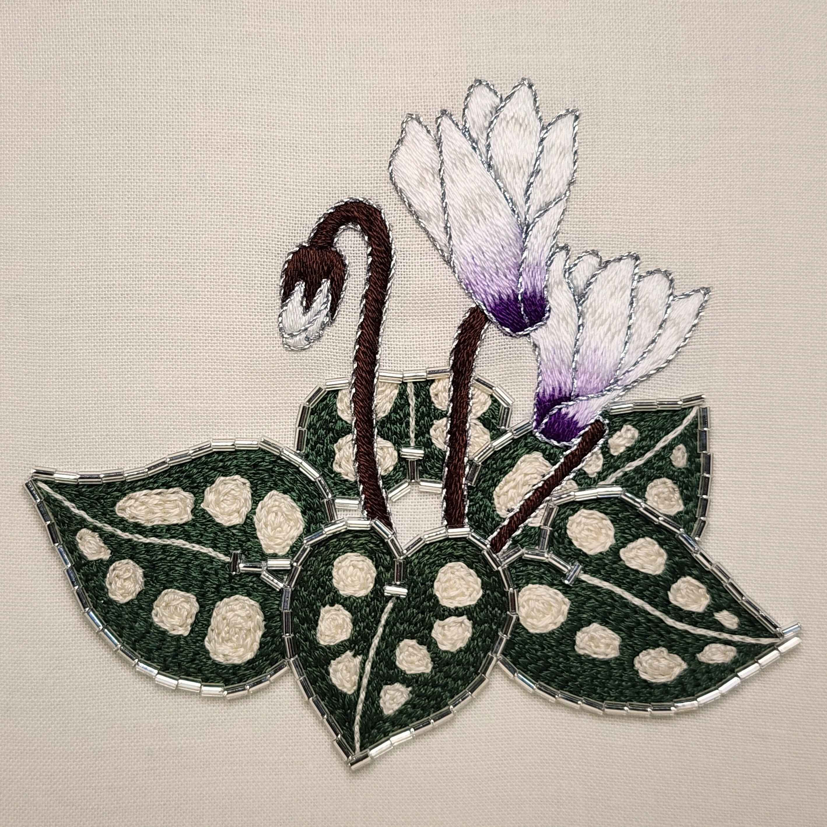 シクラメン（刺繍図案）｜くたに-KUTANI-
