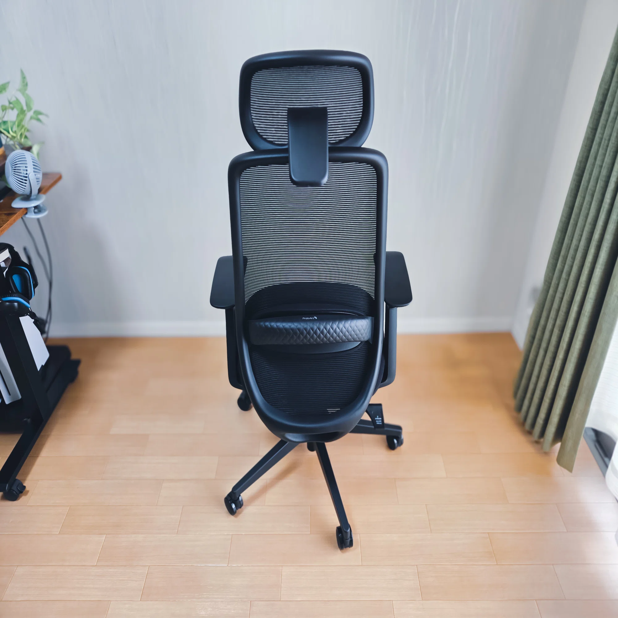 ProtoArc EC200】コスパが高いエルゴノミックチェアで快適なデスク 