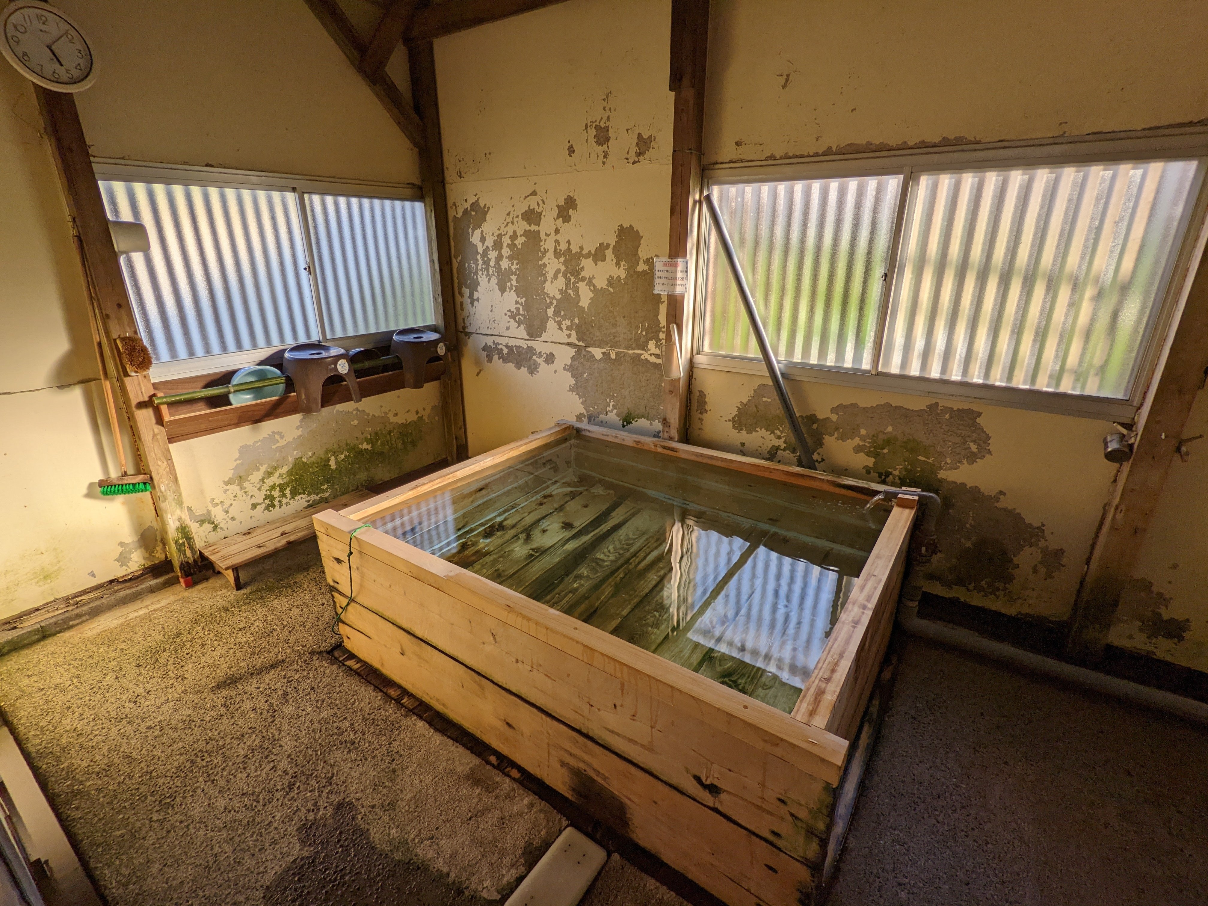 漣温泉 のぞみの湯】町民に愛される道端の共同浴場(群馬県利根郡