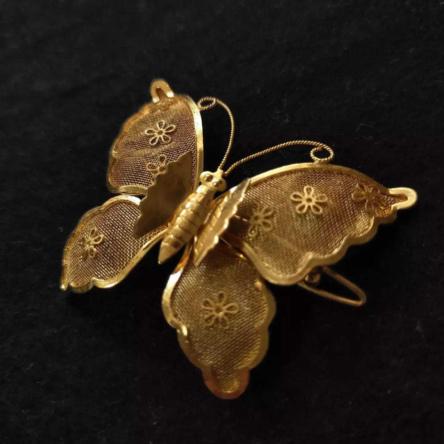 ジュエリーツツミ蝶ブローチ