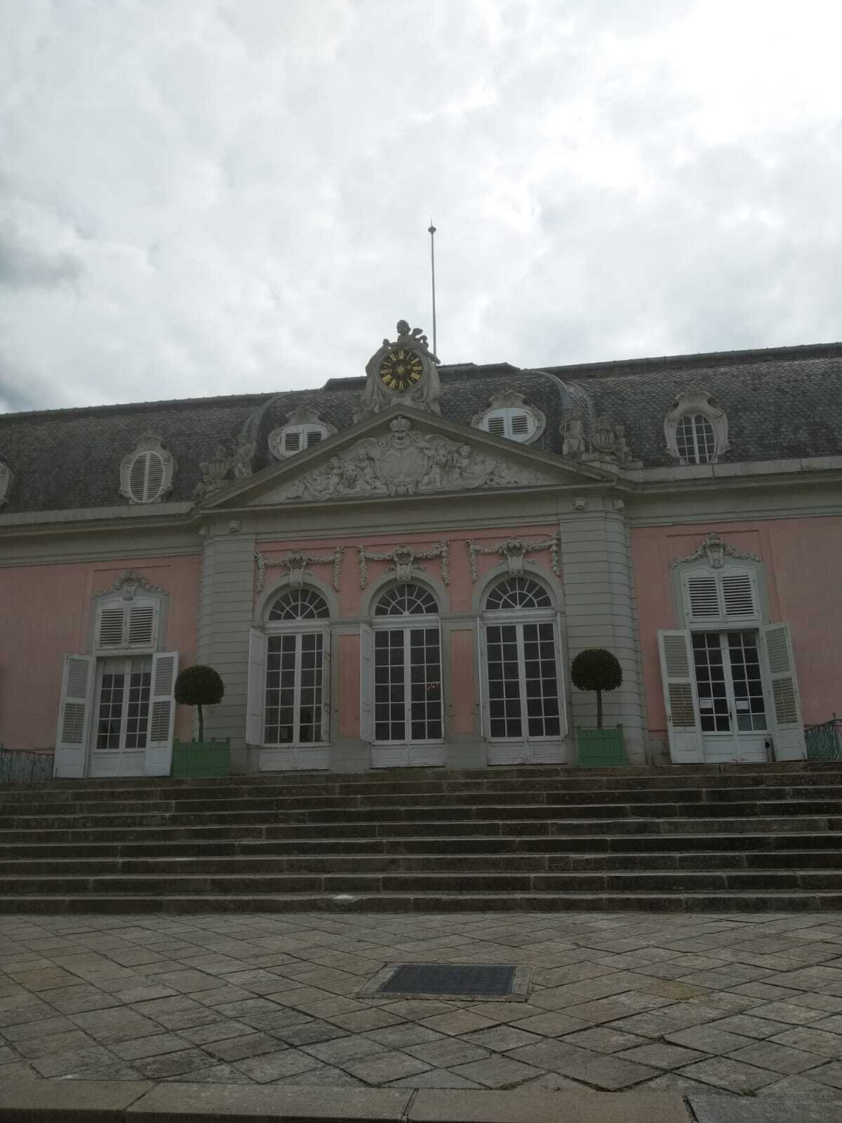 杜の古城を訪ねて：ベンラート城と絶品チーズケーキ｜seijiのドイツ