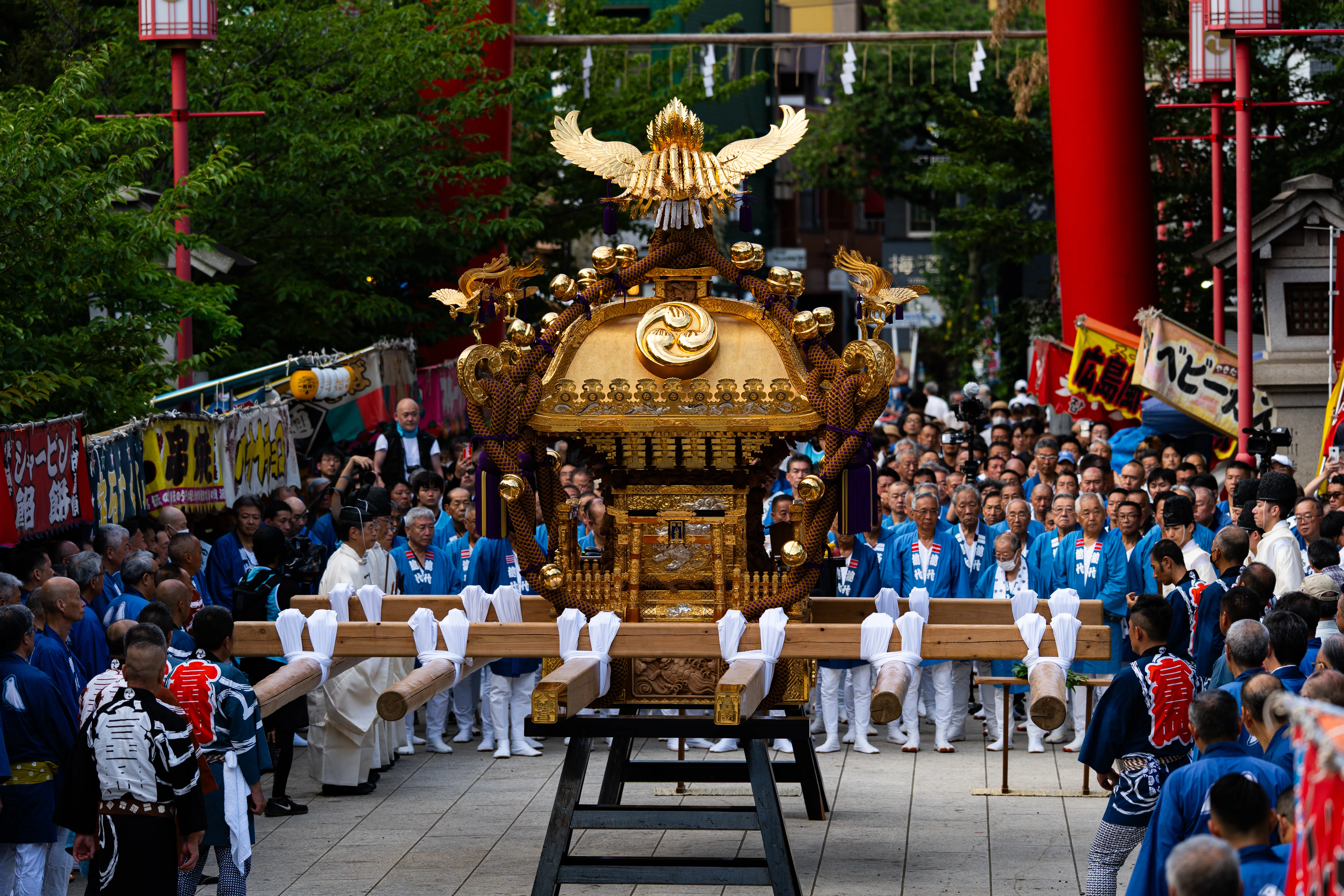 富岡八幡宮の二の宮神輿渡御｜なの