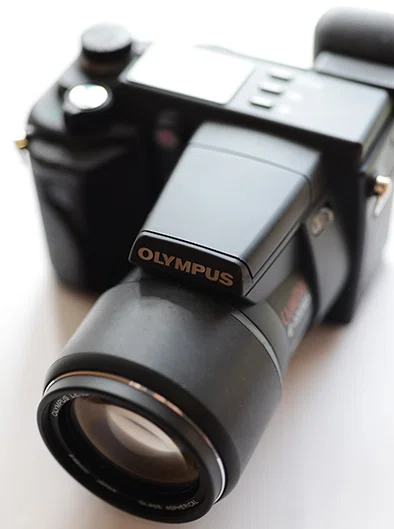 オールドデジカメ】OLYMPUS CAMEDIA E-100RS 画素数より連射優先主義