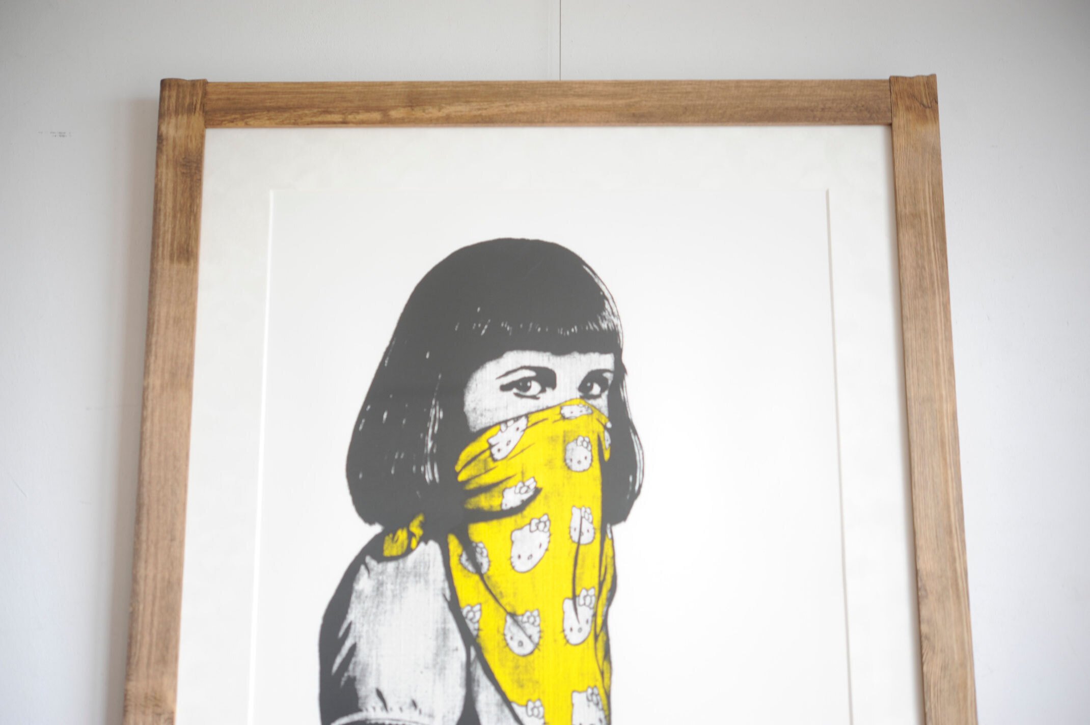 DOLKのKitty Riot - Yellowを額装しました｜ノイズキング藝術額装店