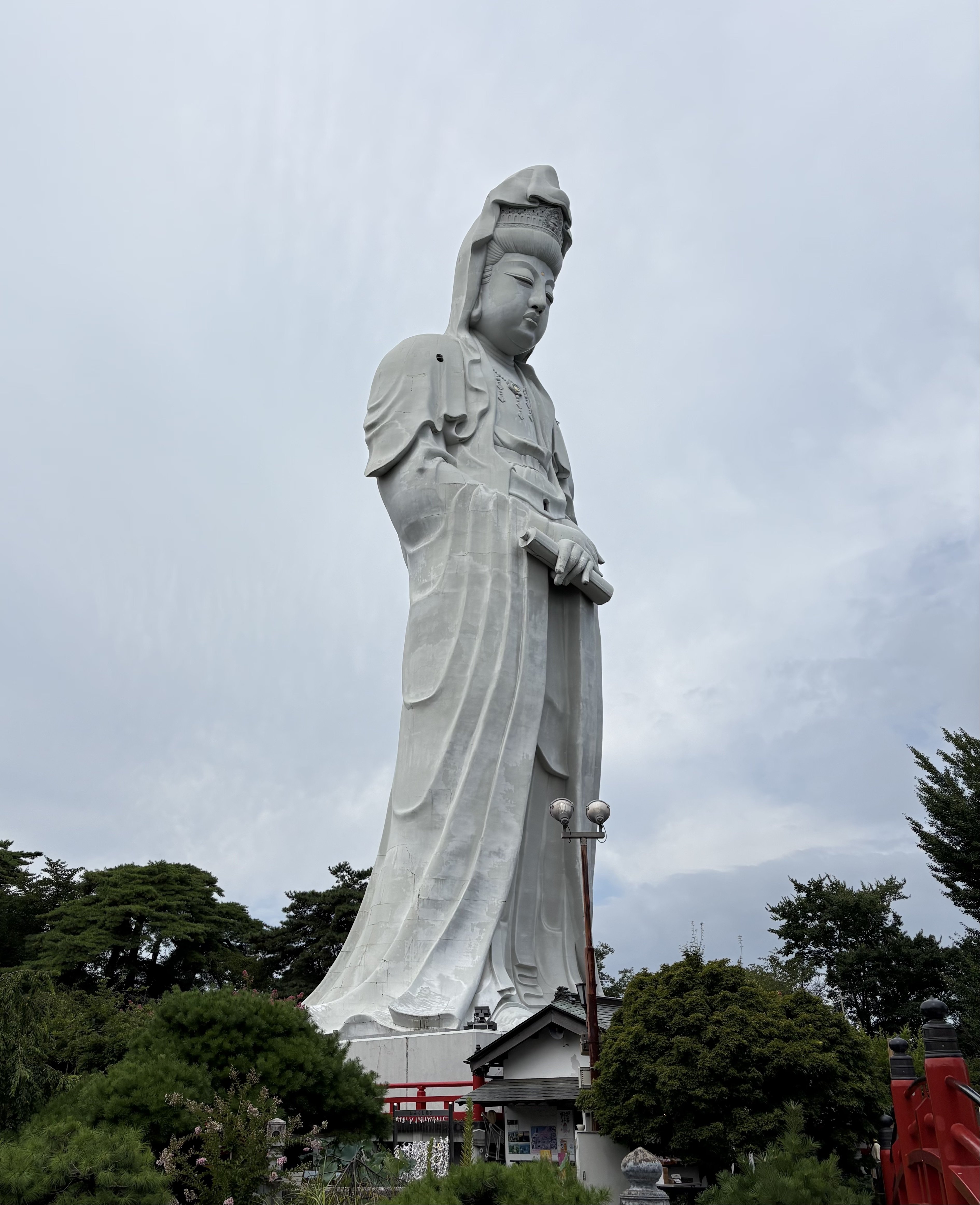 青白磁の笑顔の大仏像 高崎ぶらり旅〜高崎白衣大観音から川瀬巴水展へ｜髙橋三保子