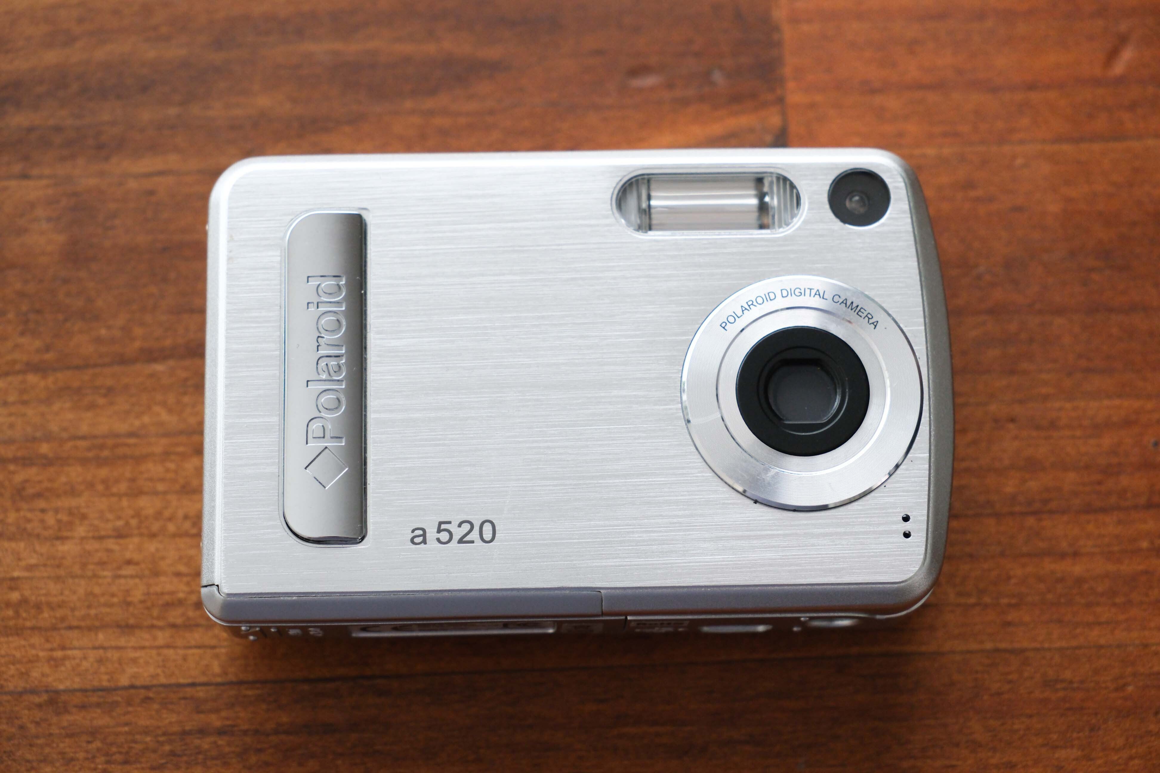 希少品【動作確認済】Polaroid a520　ポラロイド　トイカメラ　おまけ付 新品未開封】Polaroid a520 デジタルカメラ - メルカリ
