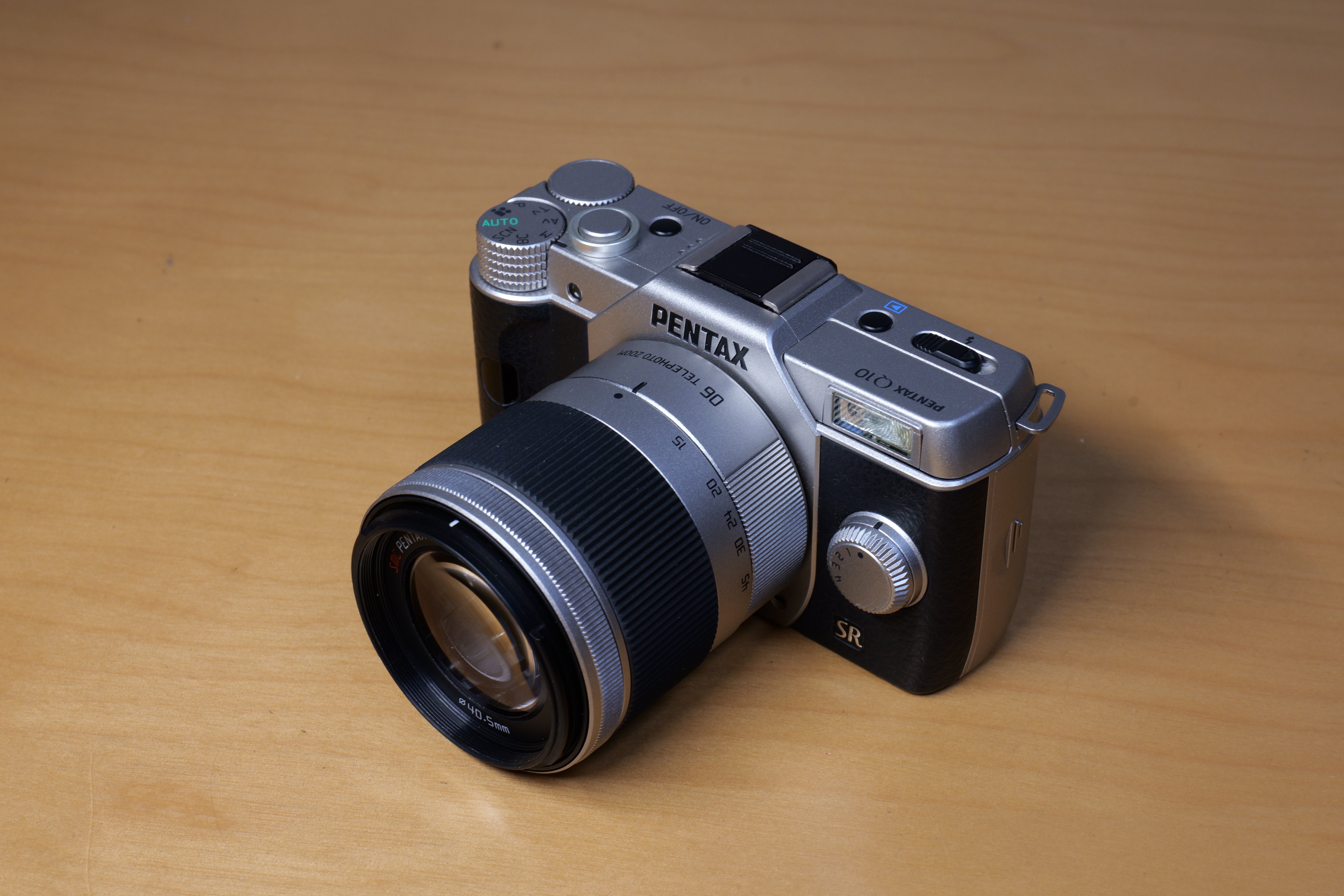 ポケットサイズのミラーレスカメラ、PENTAX Q-10｜たぬきふとん
